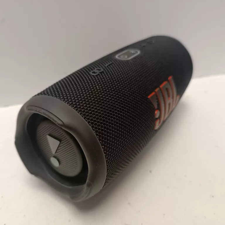 glosnik-jbl-charge-5-stan-11323-2