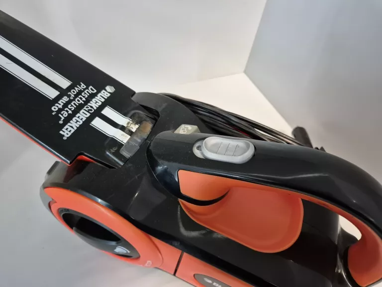 odkurzacz-samochodowy-blackdecker-pav1205-12v-moc-1100