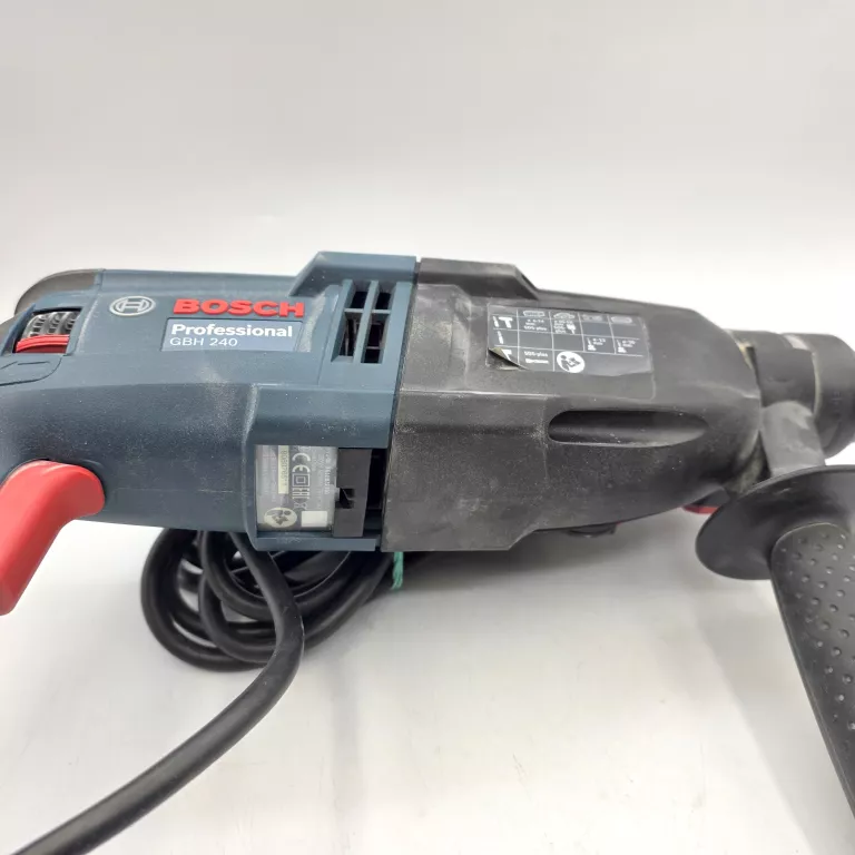 mlotowiertarka-bosch-gbh-240-790w-sds-plus-walizka-maksymalna-moc-79000