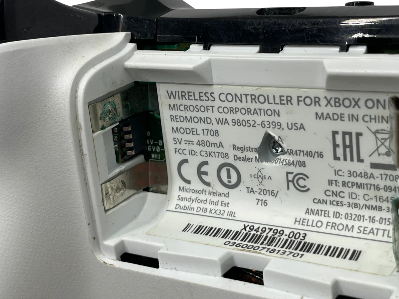 konsola-microsoft-xbox-one-s-model-1681-500gb-4k-pad-opis-wersja-konsoli-130591-2