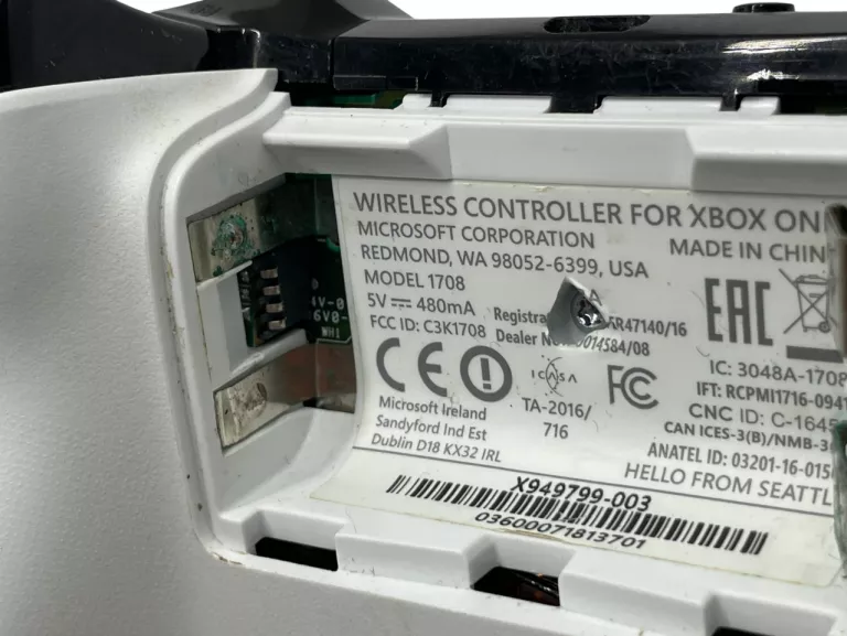 konsola-microsoft-xbox-one-s-model-1681-500gb-4k-pad-opis-wersja-konsoli-130591-2