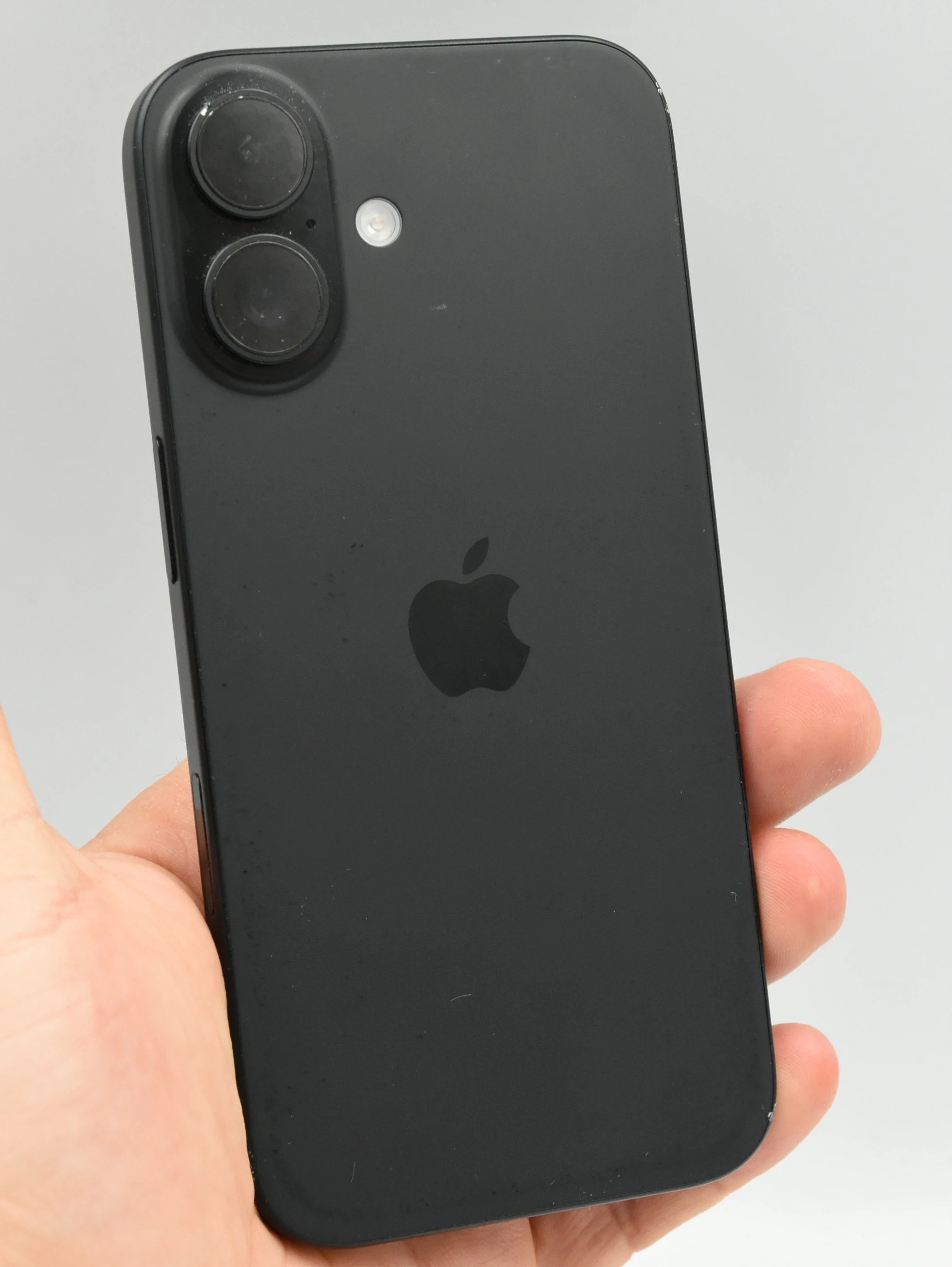 apple-iphone-16-128gb-bateria-97-stan-11323-2