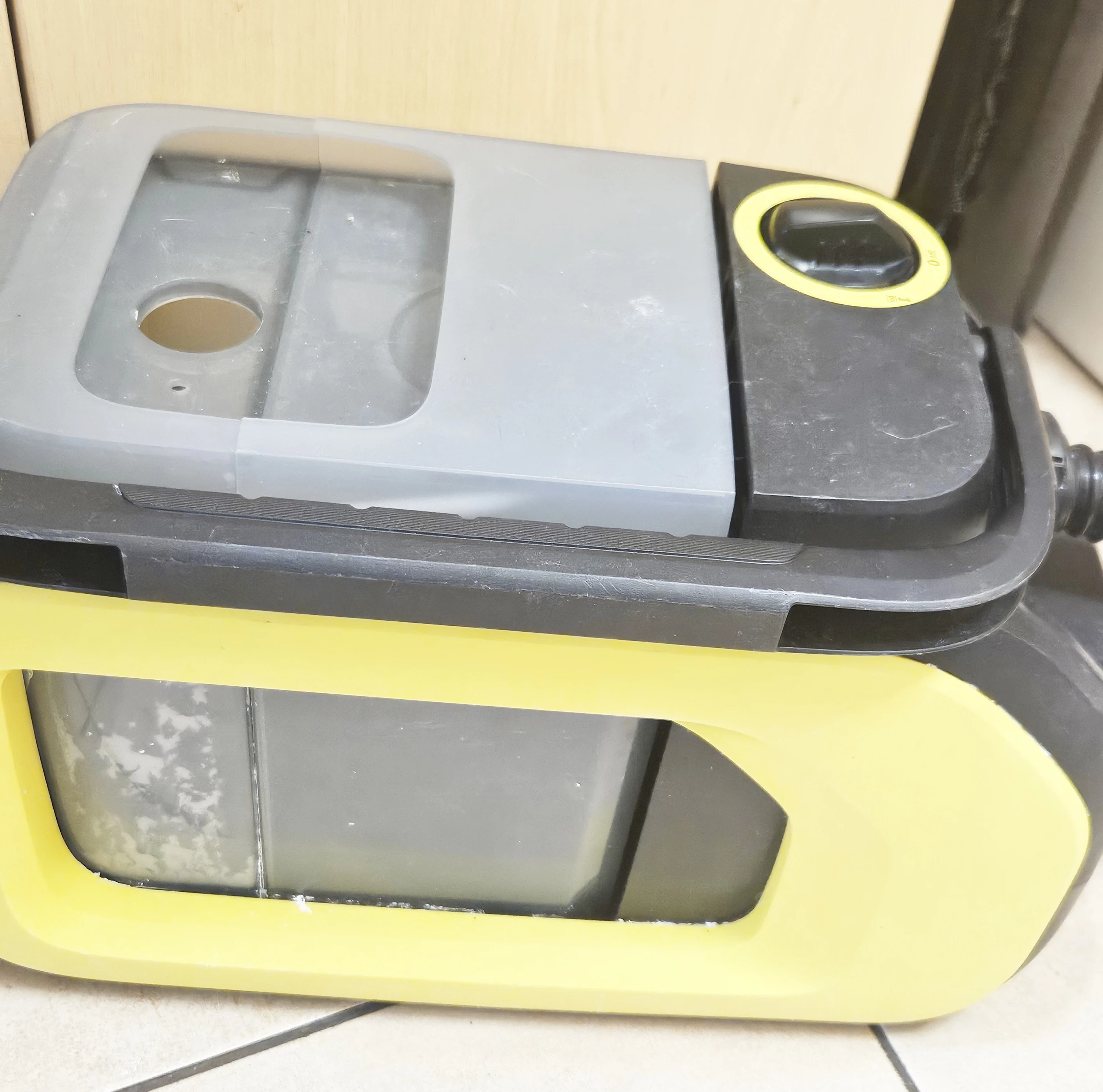 odkurzac-pioracy-karcher-moc-18400