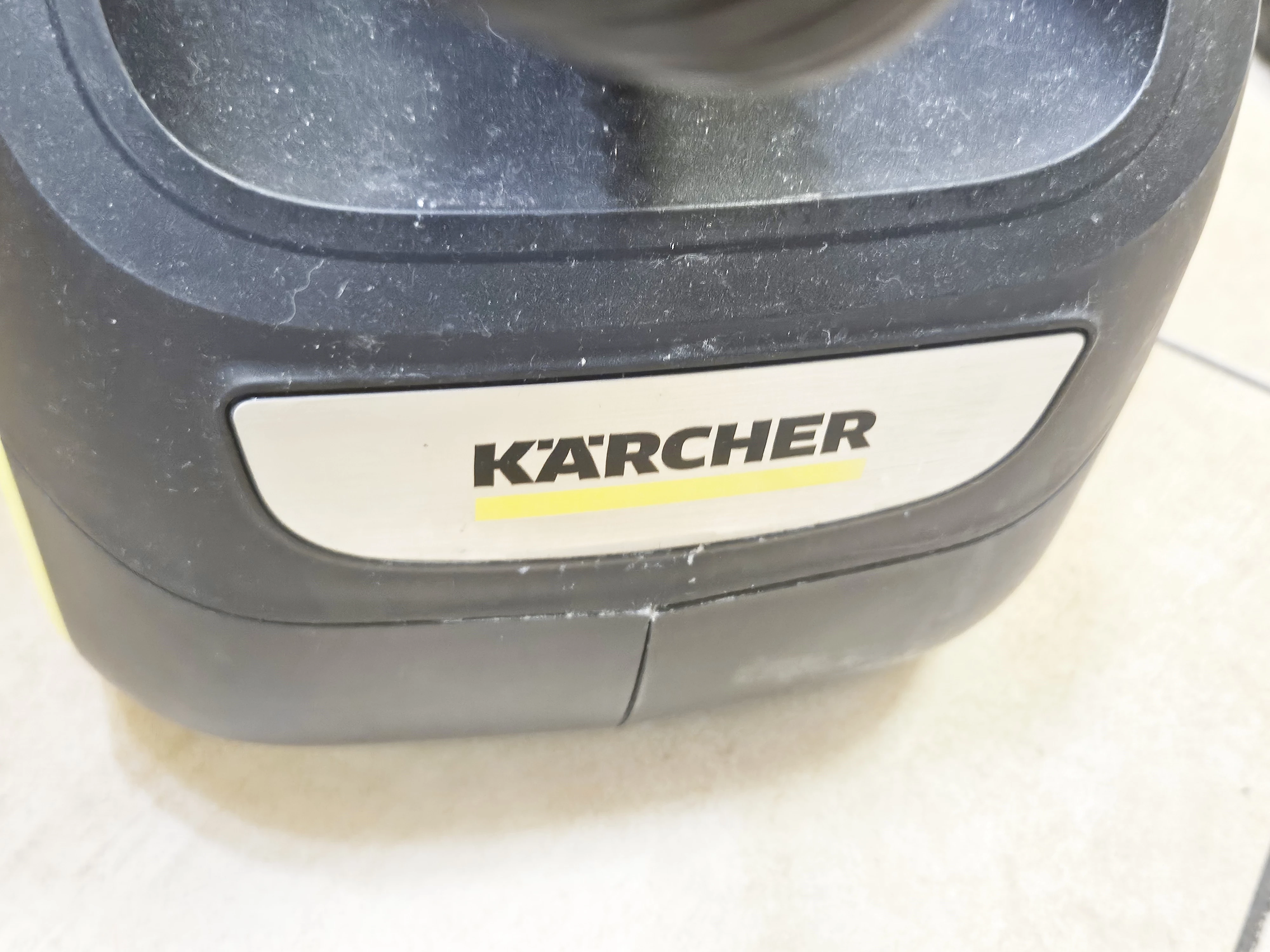 odkurzac-pioracy-karcher-pojemnosc-zbiornika-na-kurz-170