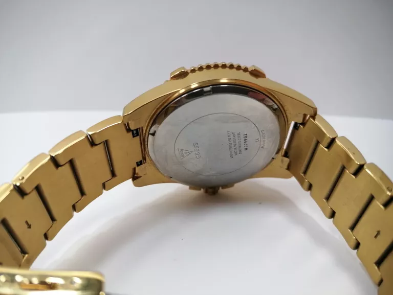 zegarek-guess-w0799g2-ksztalt-koperty-129223-2