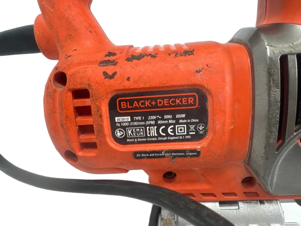black-decker-wyrzynarka-sieciowa-do-drewna-metalu-650w-bes610-mocowanie-brzeszczotu-205041-222245