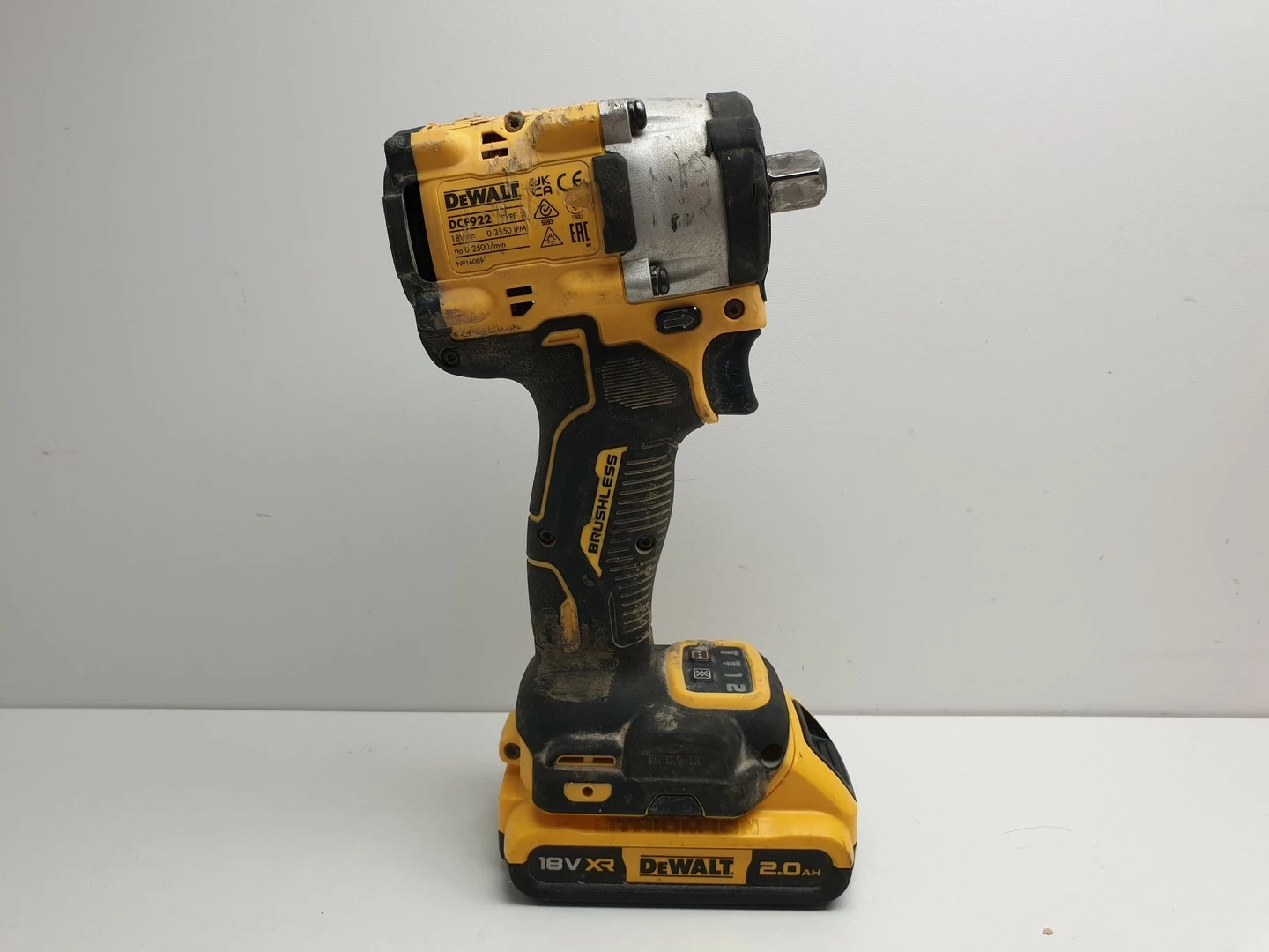 klucz-udarowy-dewalt-dcf-922-18v-akumulator-2ah-rozmiar-trzpienia-248160-863071