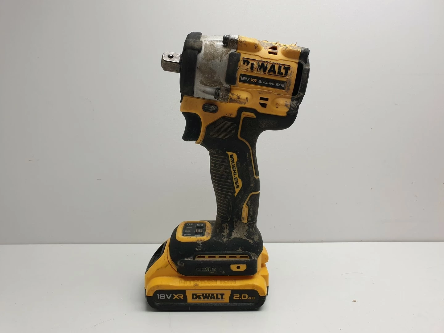 klucz-udarowy-dewalt-dcf-922-18v-akumulator-2ah-waga-produktu-z-opakowaniem-jednostkowym-1500