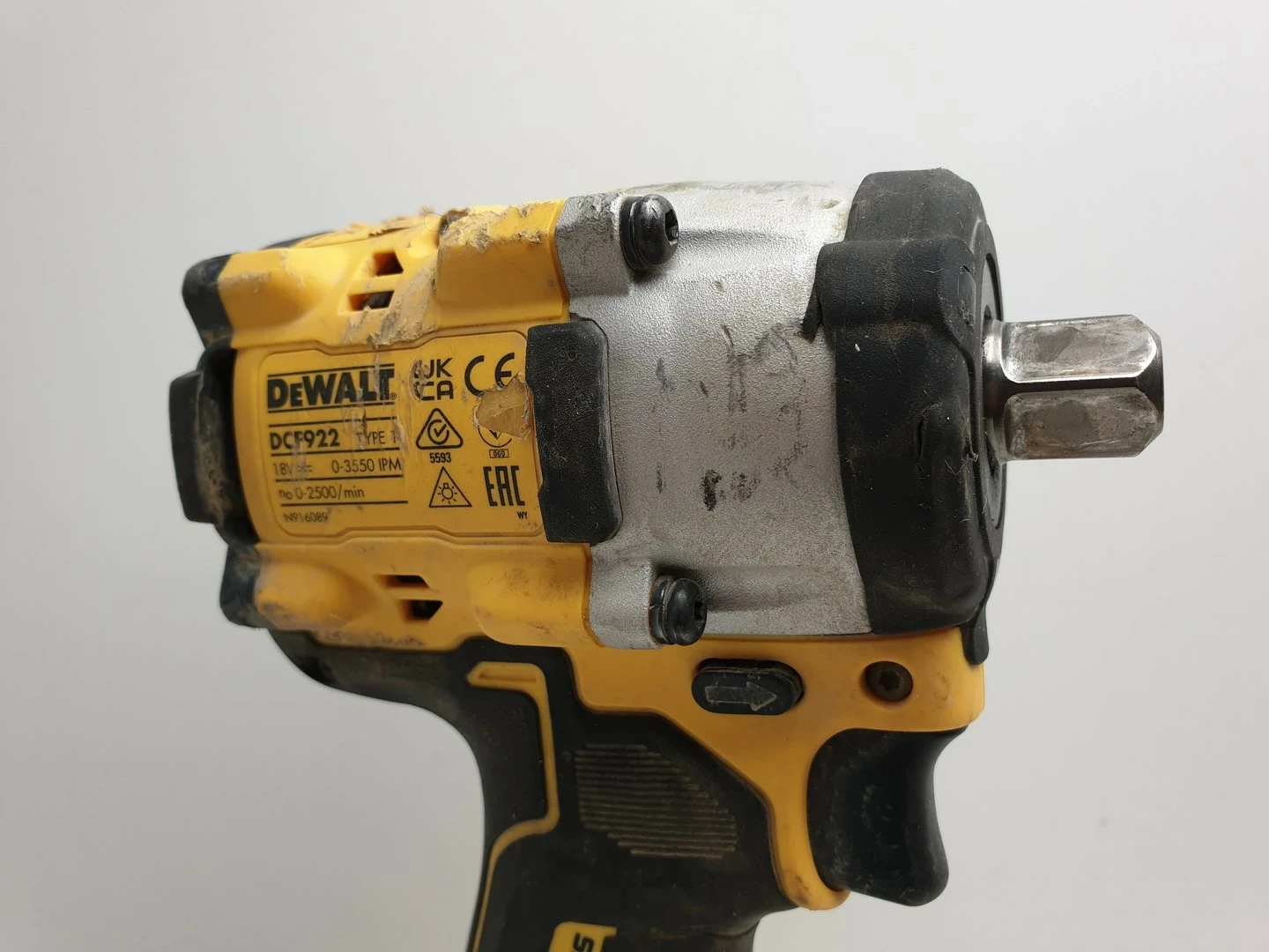 klucz-udarowy-dewalt-dcf-922-18v-akumulator-2ah-maksymalny-moment-obrotowy-406