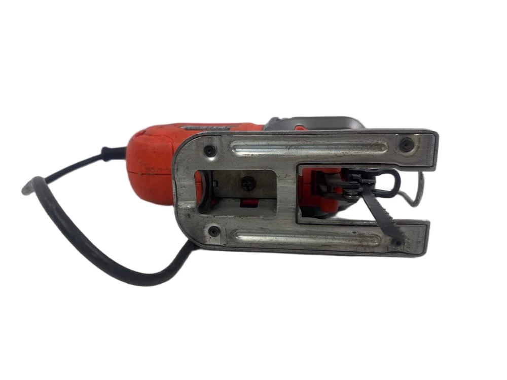 black-decker-wyrzynarka-sieciowa-do-drewna-metalu-650w-bes610-stan-11323-2