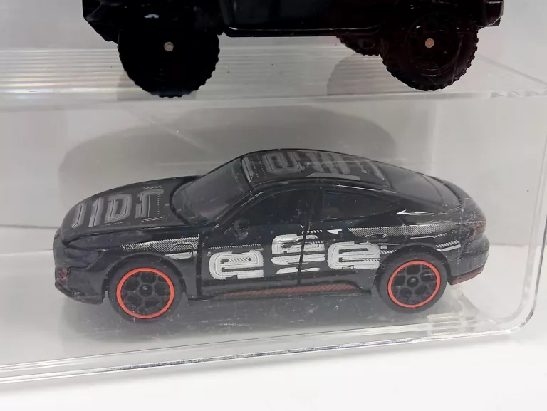 zestaw-samochodow-hot-wheels-w-pudelku-material-18136-8