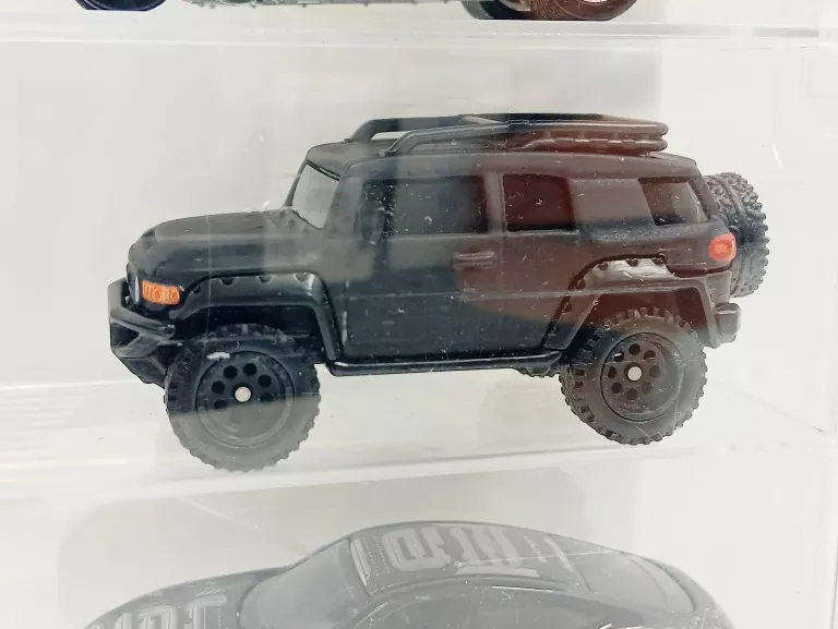 zestaw-samochodow-hot-wheels-w-pudelku-plec-127789-1