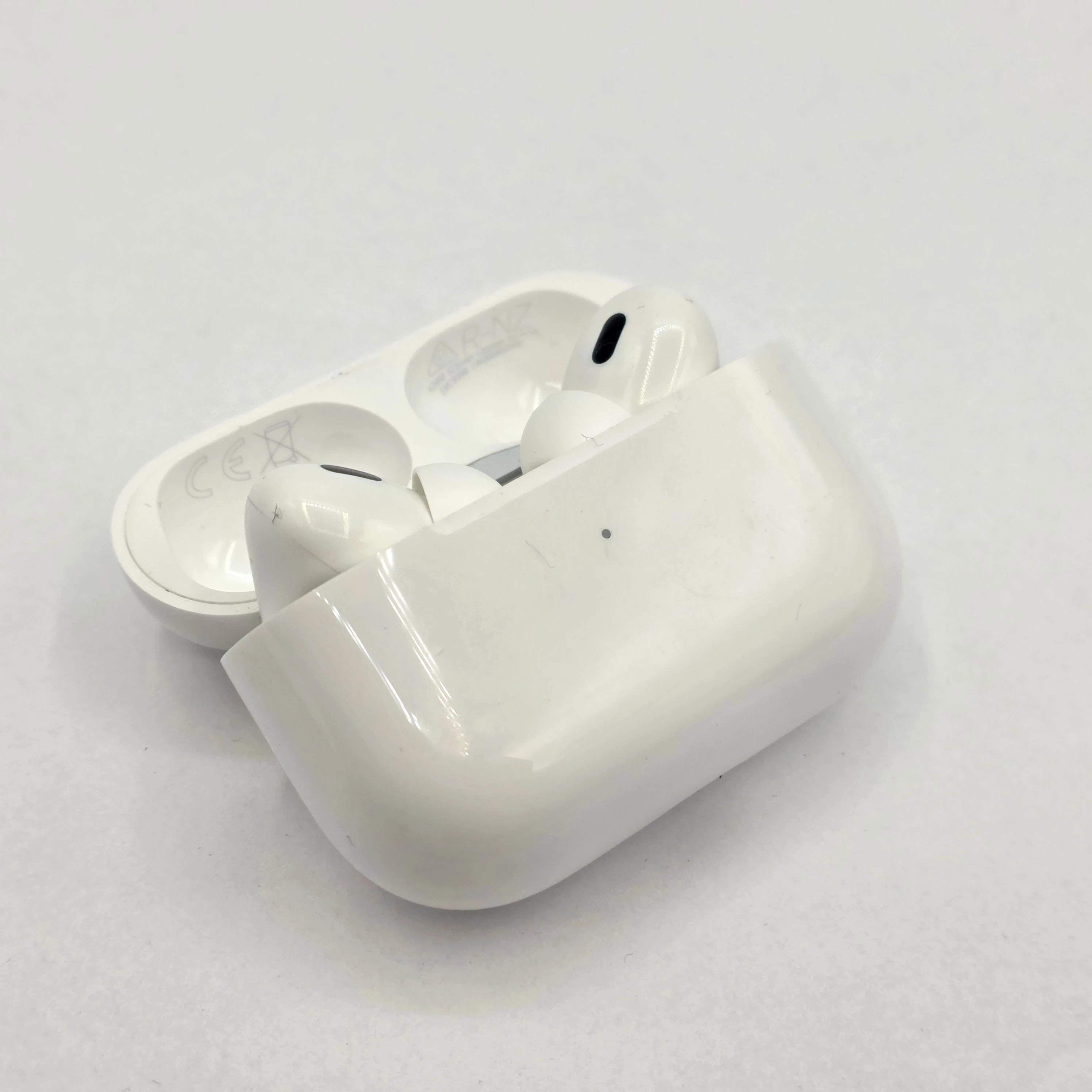 sluchawki-apple-airpods-pro-2-generacji-ean-gtin-194253397168