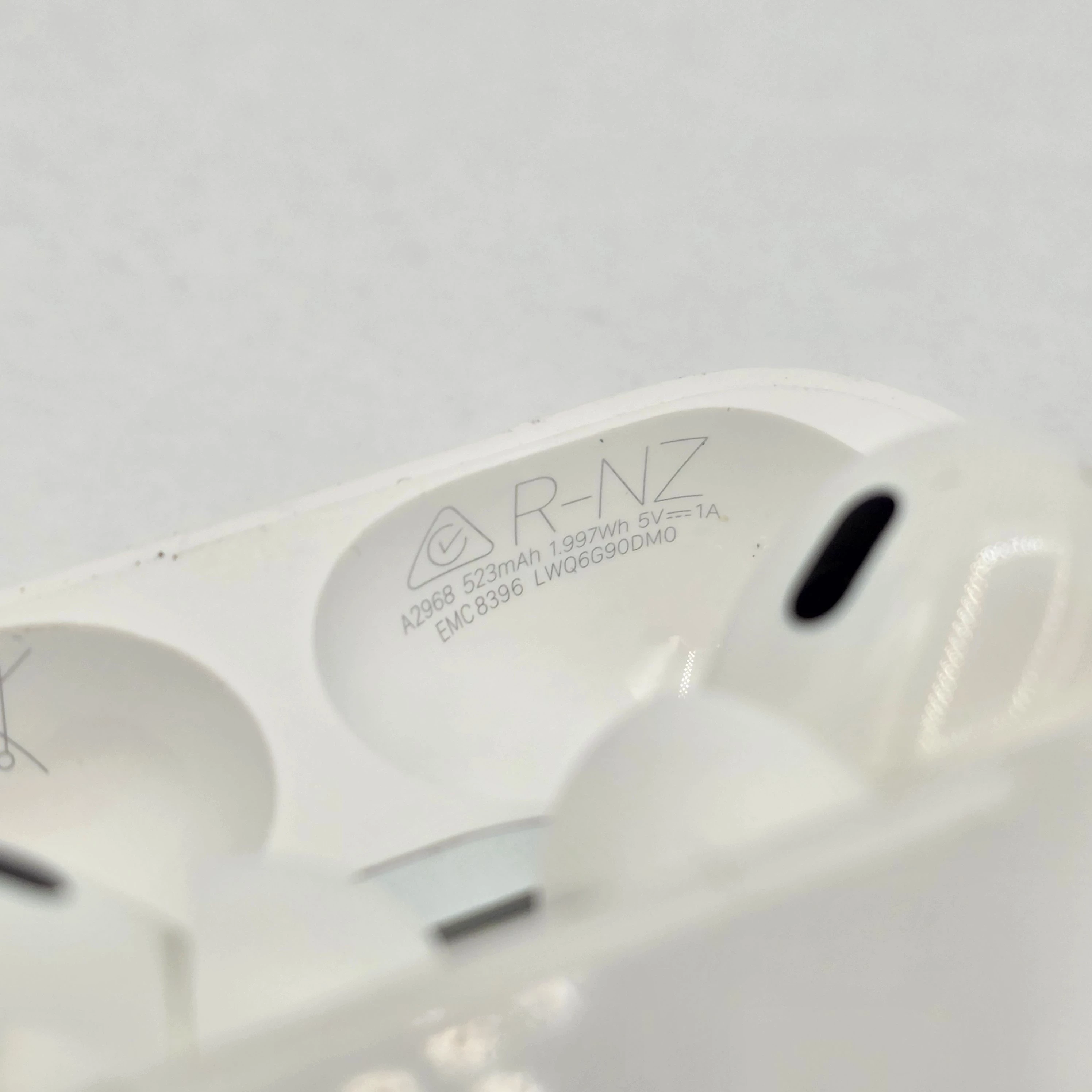 sluchawki-apple-airpods-pro-2-generacji-stan-11323-2