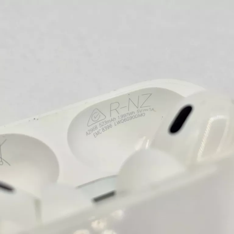 sluchawki-apple-airpods-pro-2-generacji-stan-11323-2