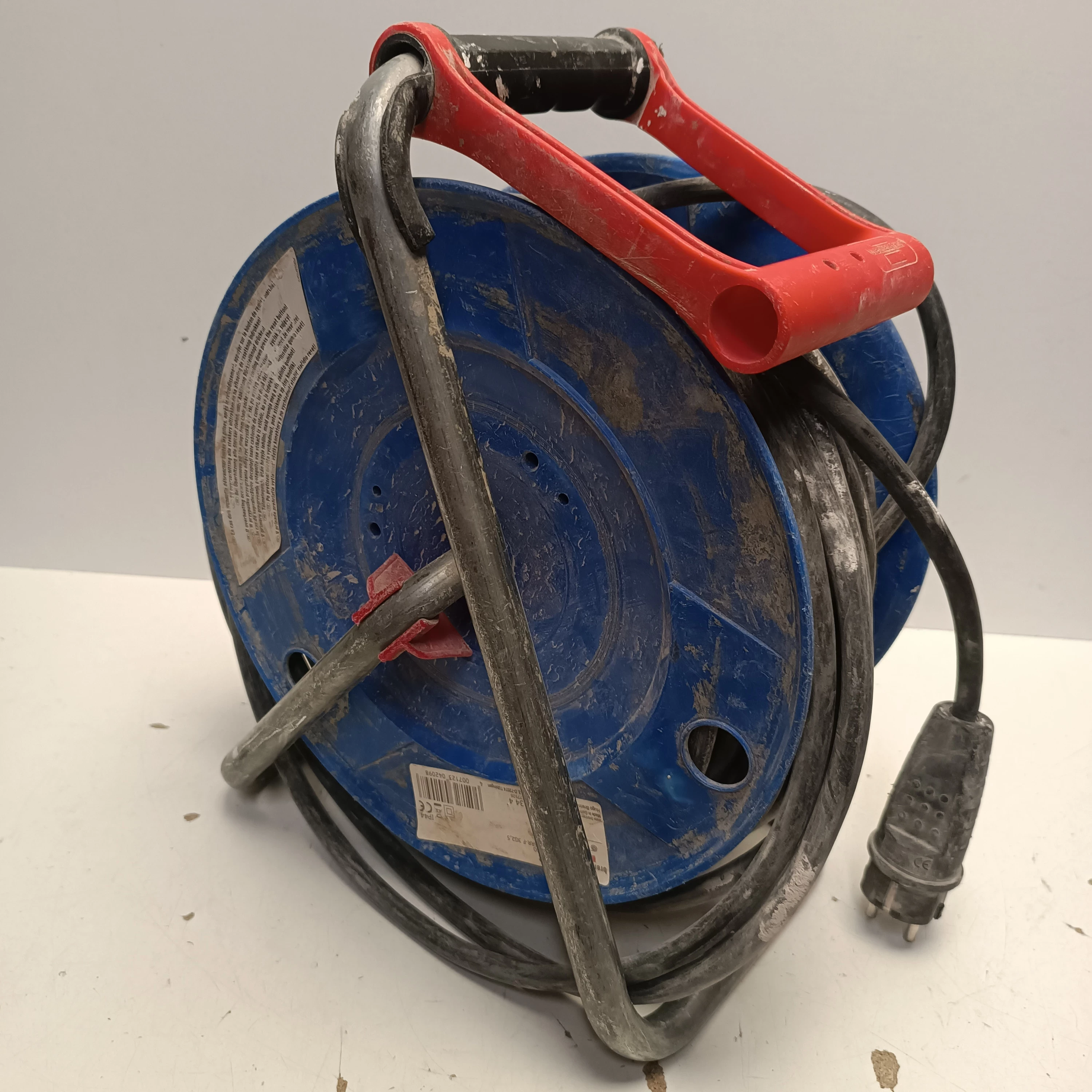 przedluzacz-bebnowy-brennenstuhl-garant-ip44-40m-liczba-gniazdek-18714-8