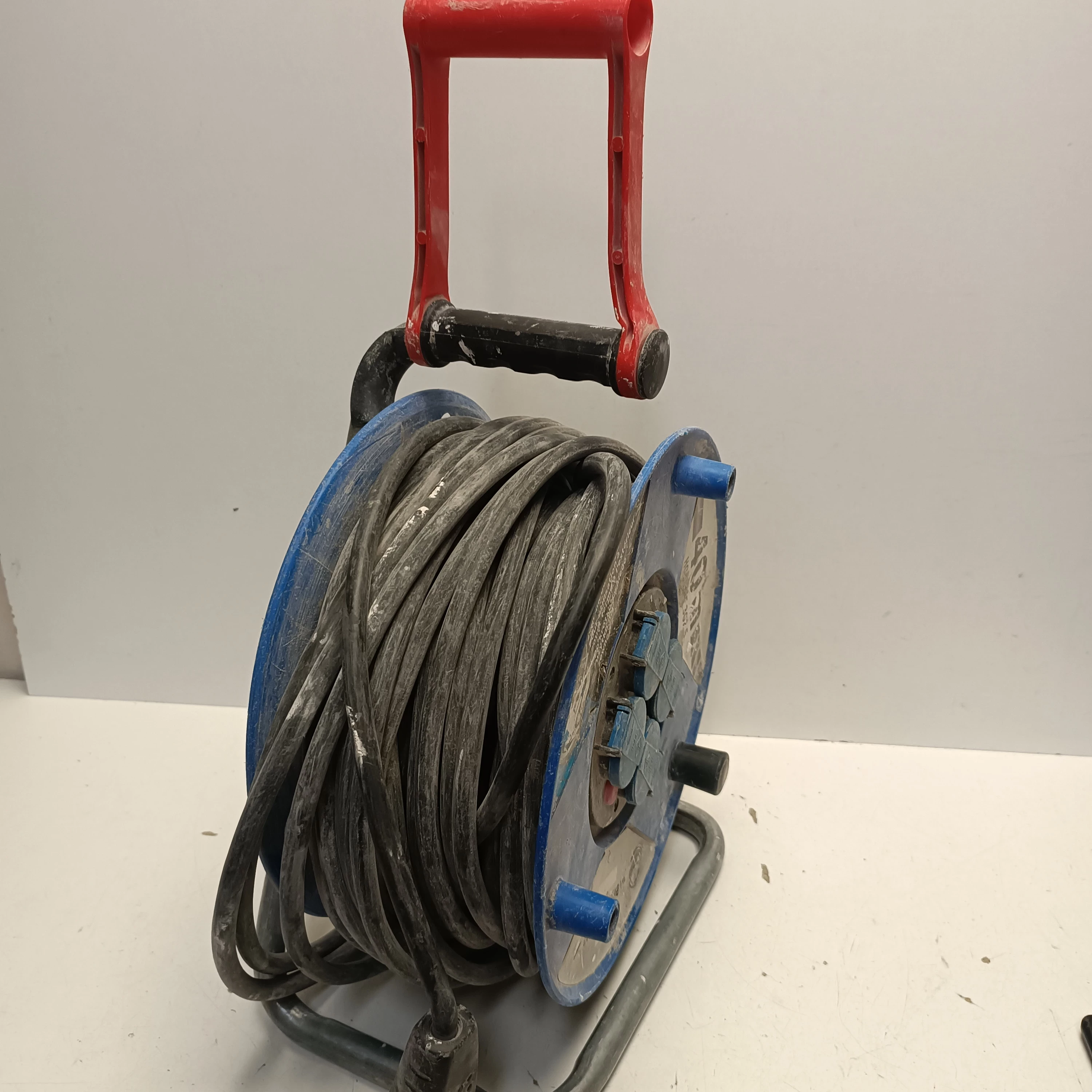 przedluzacz-bebnowy-brennenstuhl-garant-ip44-40m-stan-11323-2