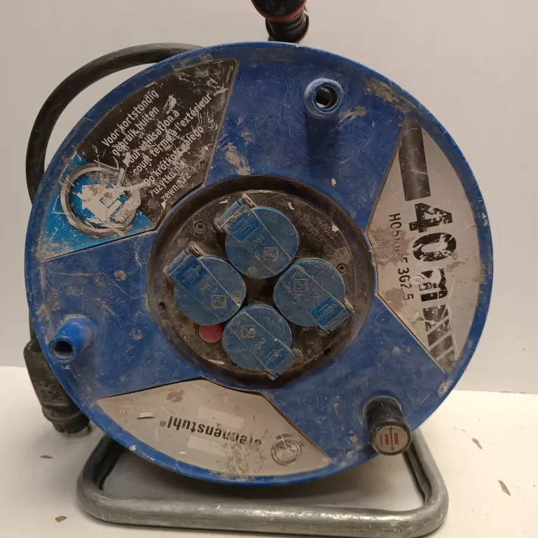 przedluzacz-bebnowy-brennenstuhl-garant-ip44-40m-osiedle-teatralne-3u15-krakow