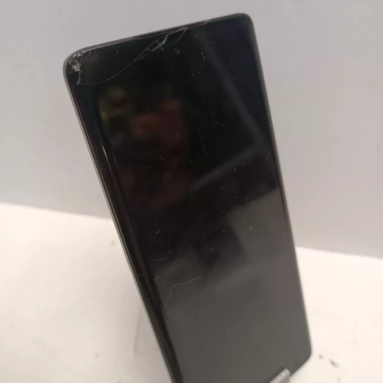 telefon-motorola-edge-40-zbity-ekran-8256gb-ean-gtin-0840023243219