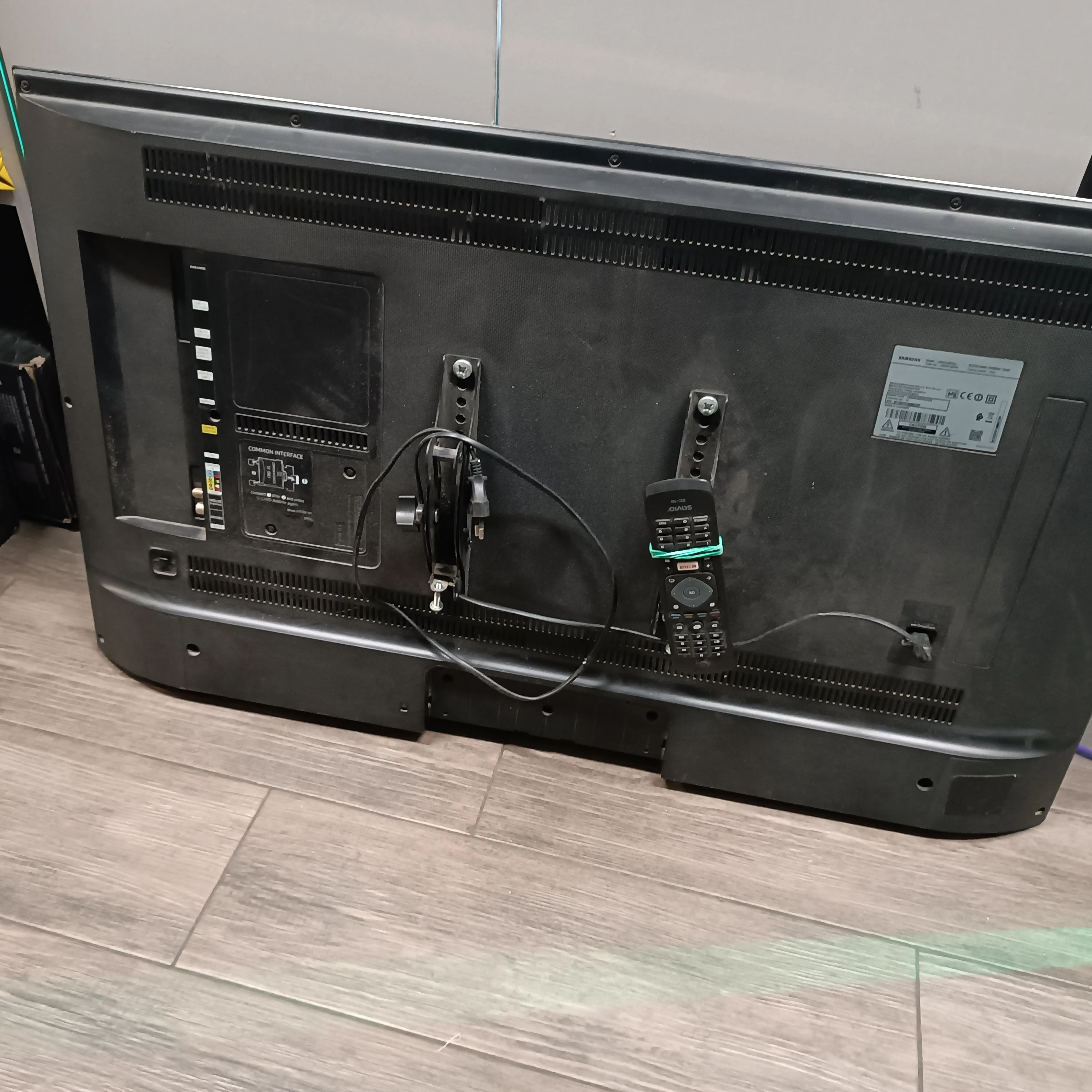 telewizor-samsung-ue43ku6079u-przekatna-ekranu-cale-4300