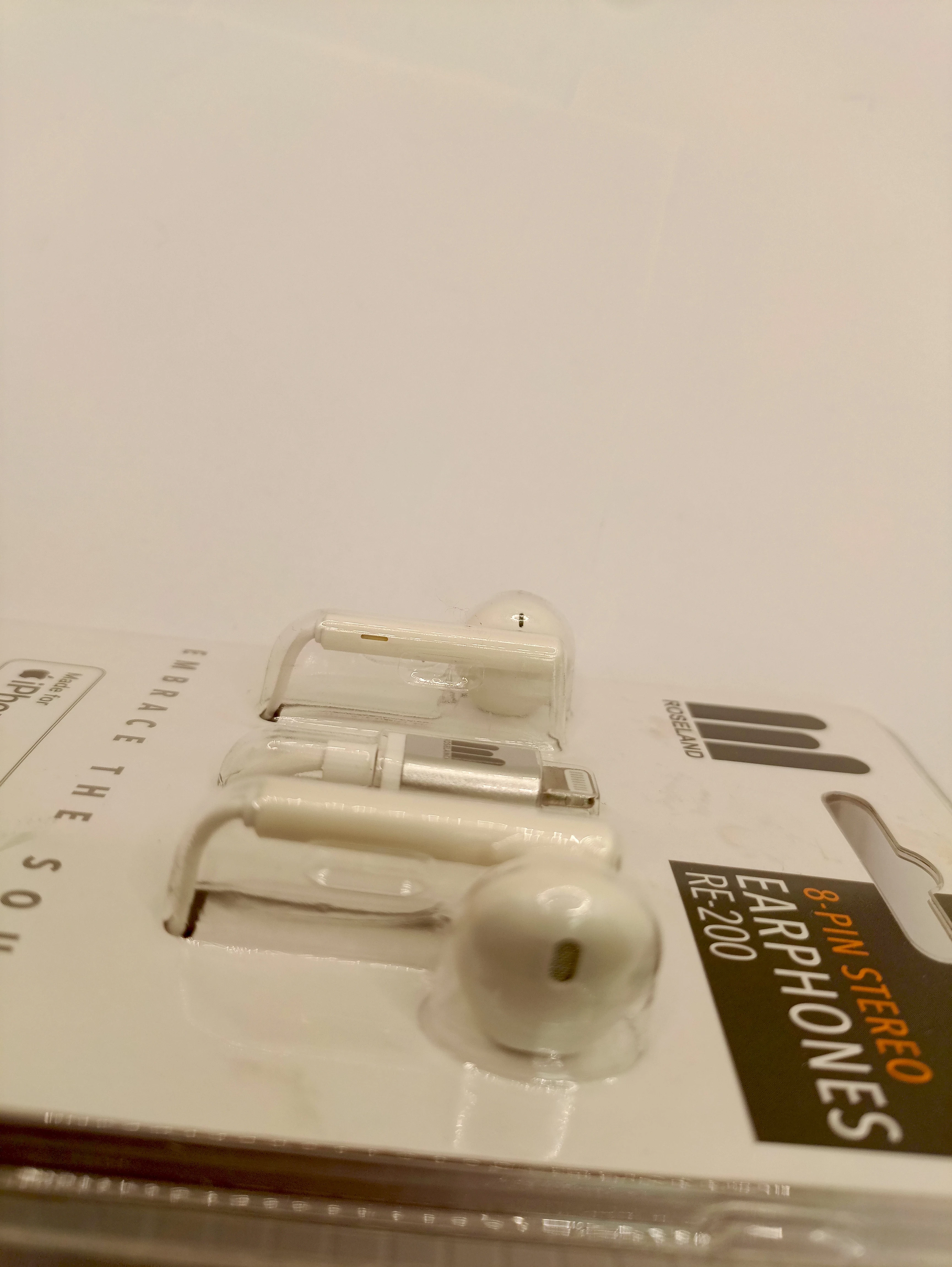 sluchawki-przewodowe-roseland-biale-ean-gtin-8718964201334