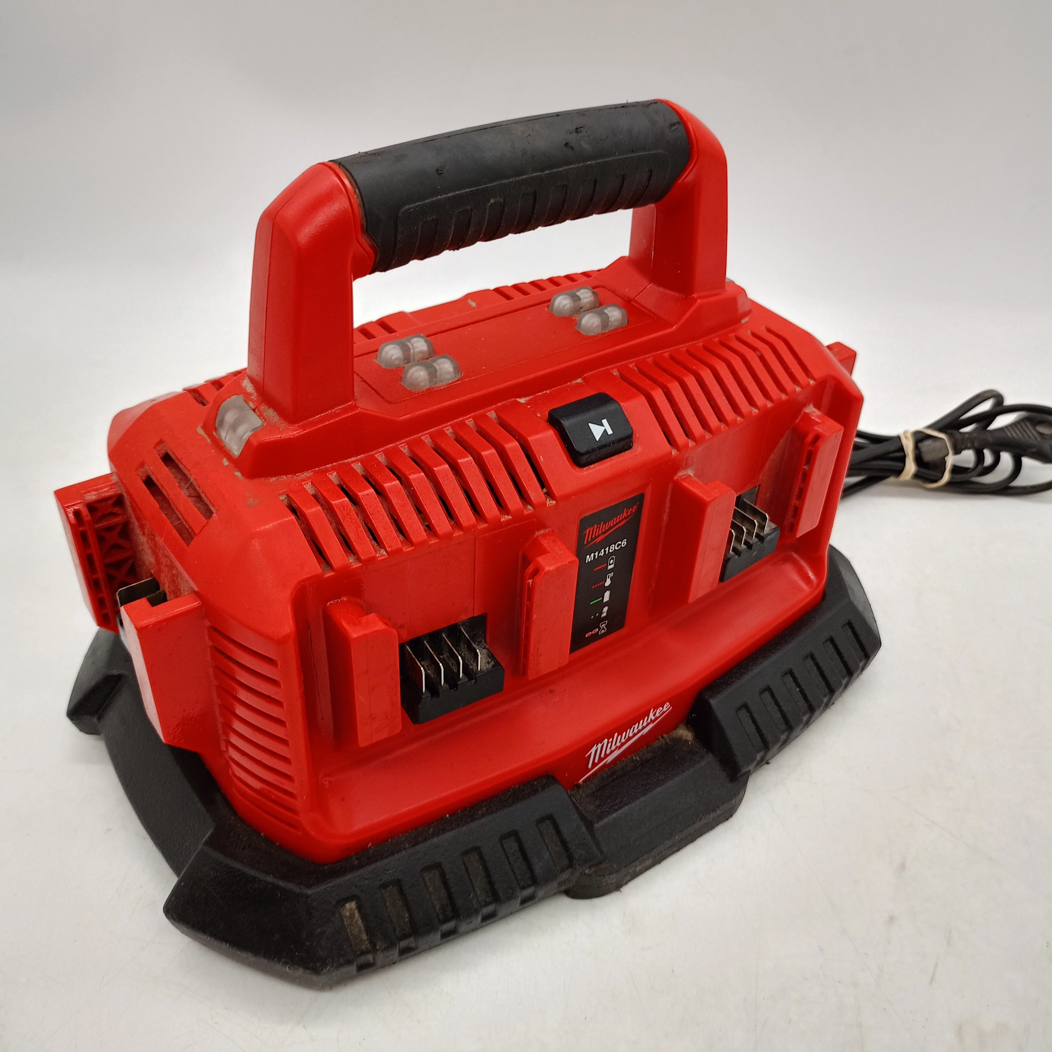 ladowarka-milwaukee-m1418c6-kod-producenta-4932430086