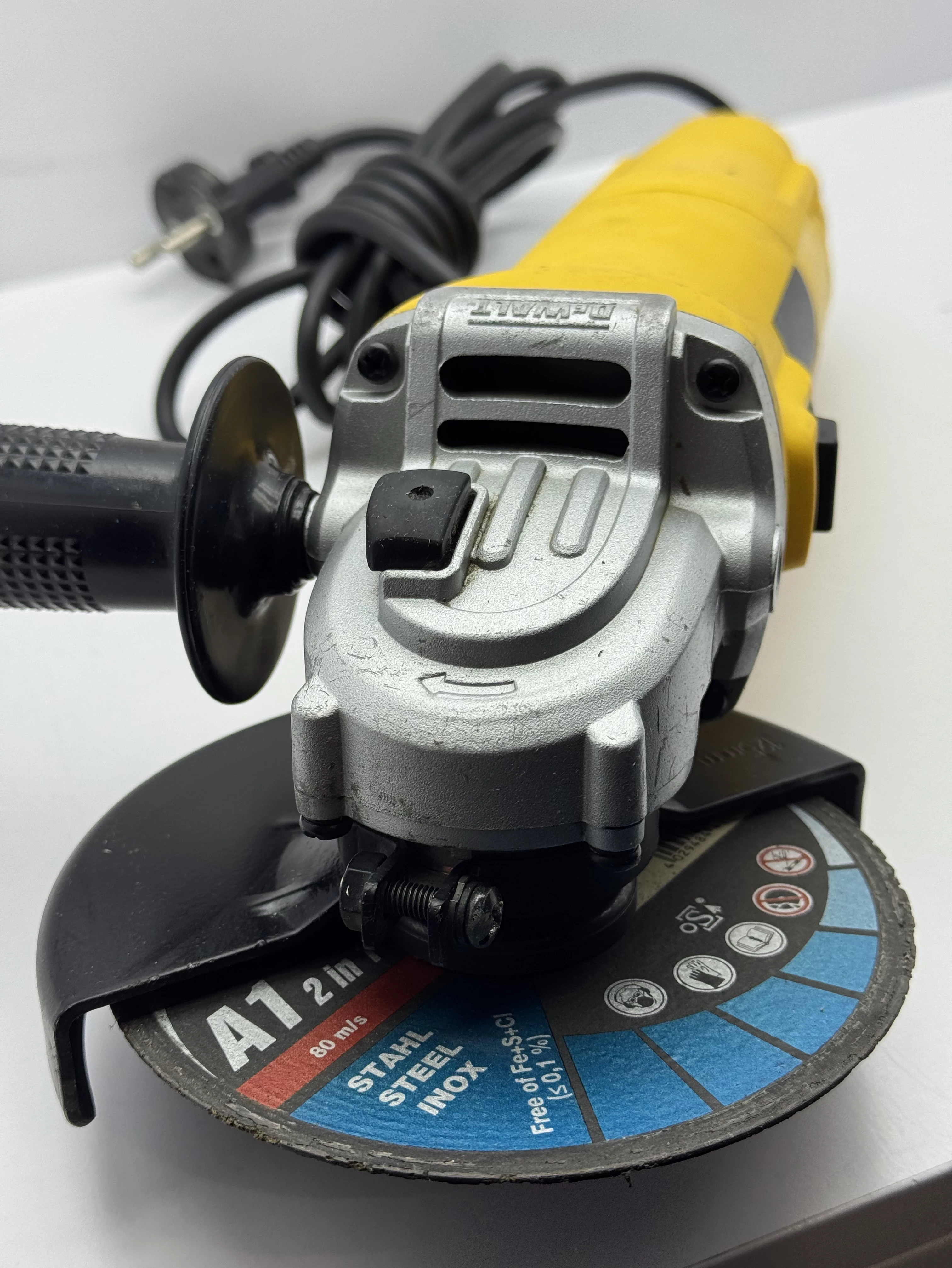 szlifierka-katowa-dewalt-dwe4117-125mm-m14-1200-obr-950w-system-mocowania-materialu-sciernego-205277-222921