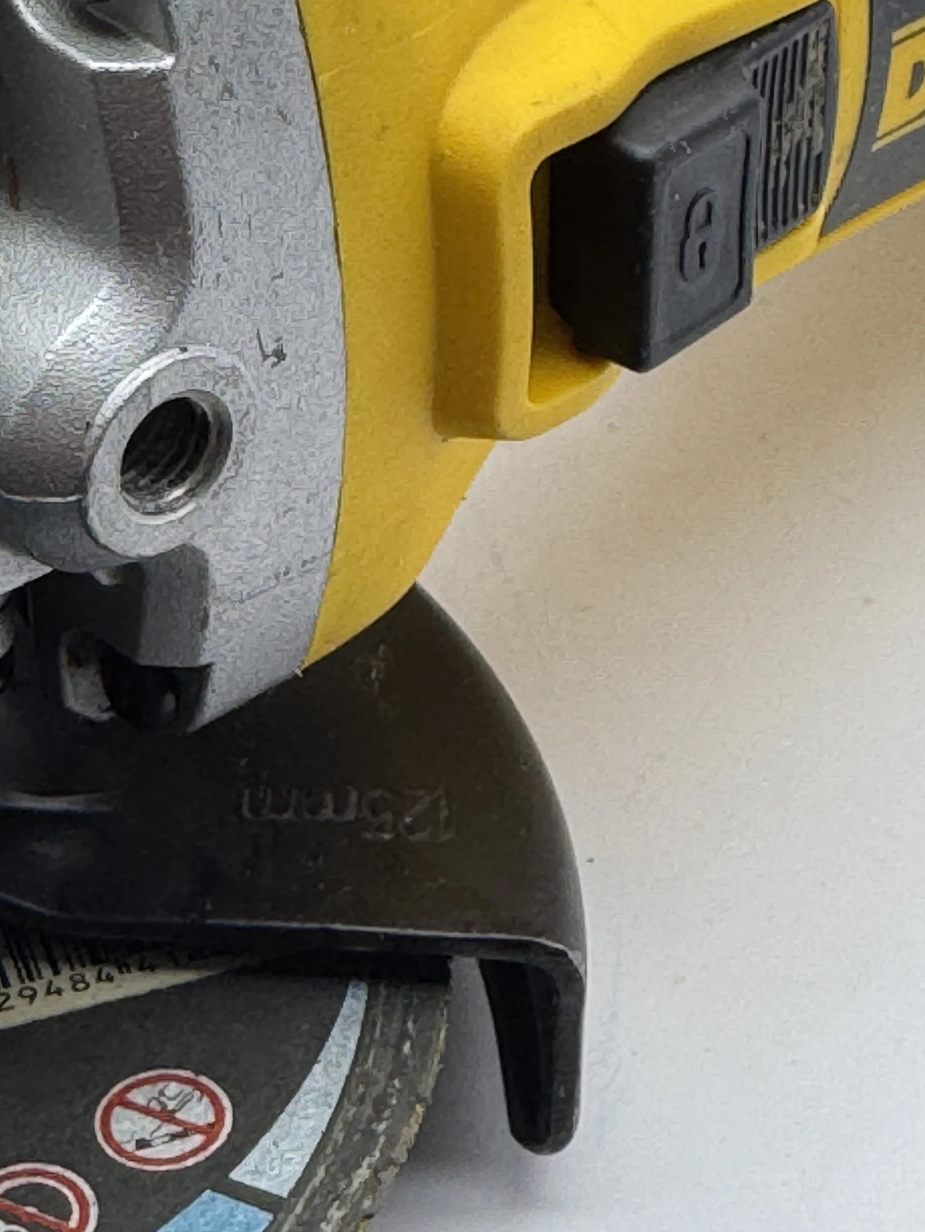 szlifierka-katowa-dewalt-dwe4117-125mm-m14-1200-obr-950w-ean-gtin-5035048740439