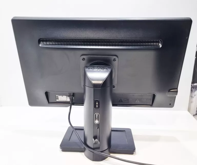 monitor-benq-xl2411-przekatna-ekranu-cale-2400