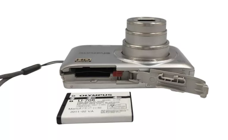 aparat-kompaktowy-olympus-vg-120-srebrny-ladowarka-marka-248811-1953111