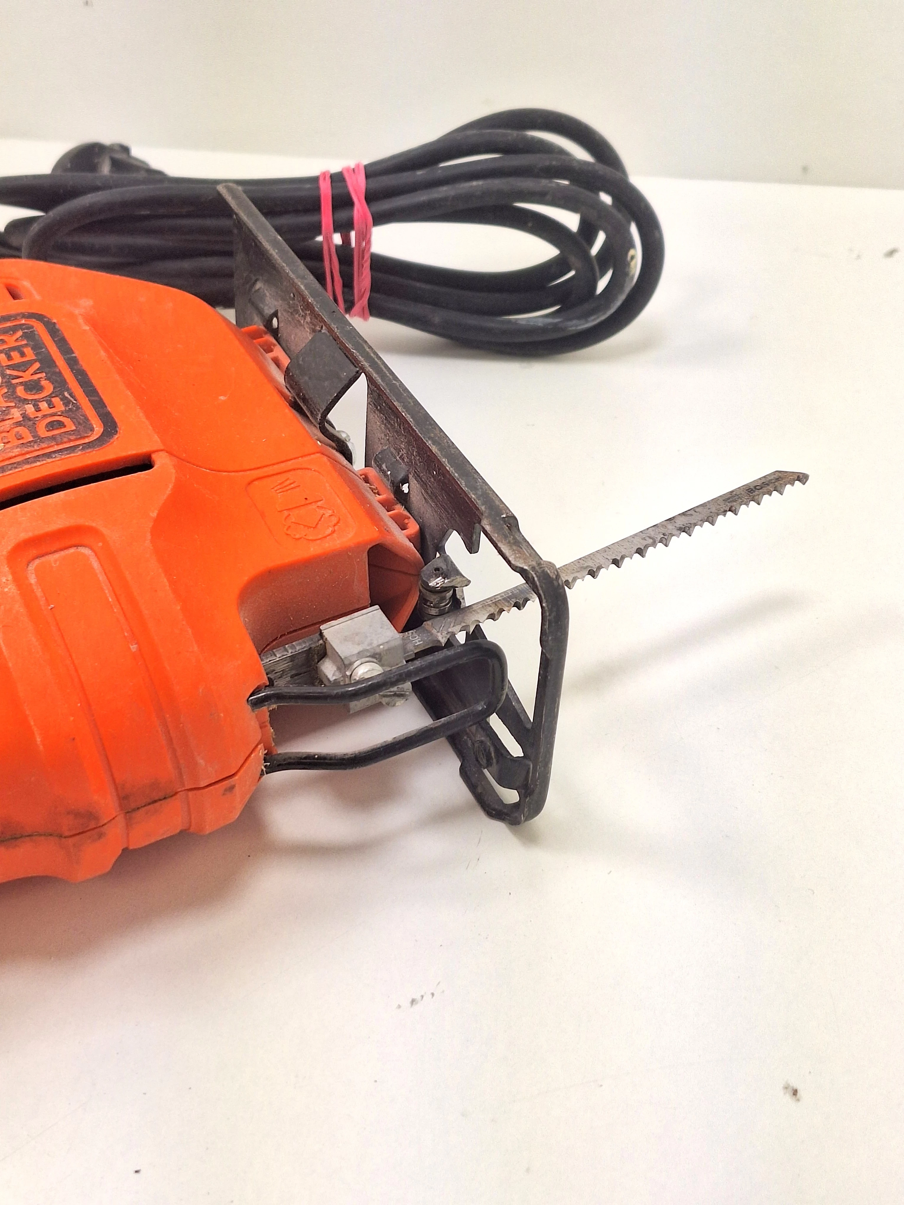 wyrzynarka-black-decker-ks501-mocowanie-brzeszczotu-205041-222245