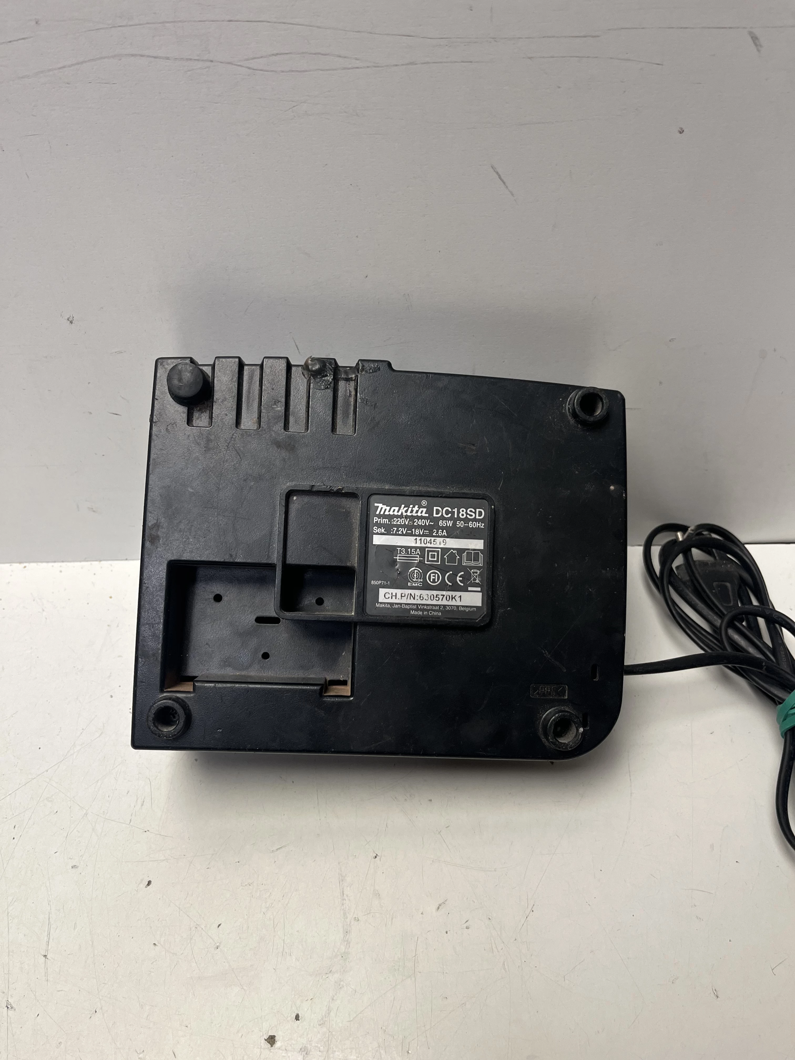 ladowarka-makita-dc18sd-marka-248811-950929