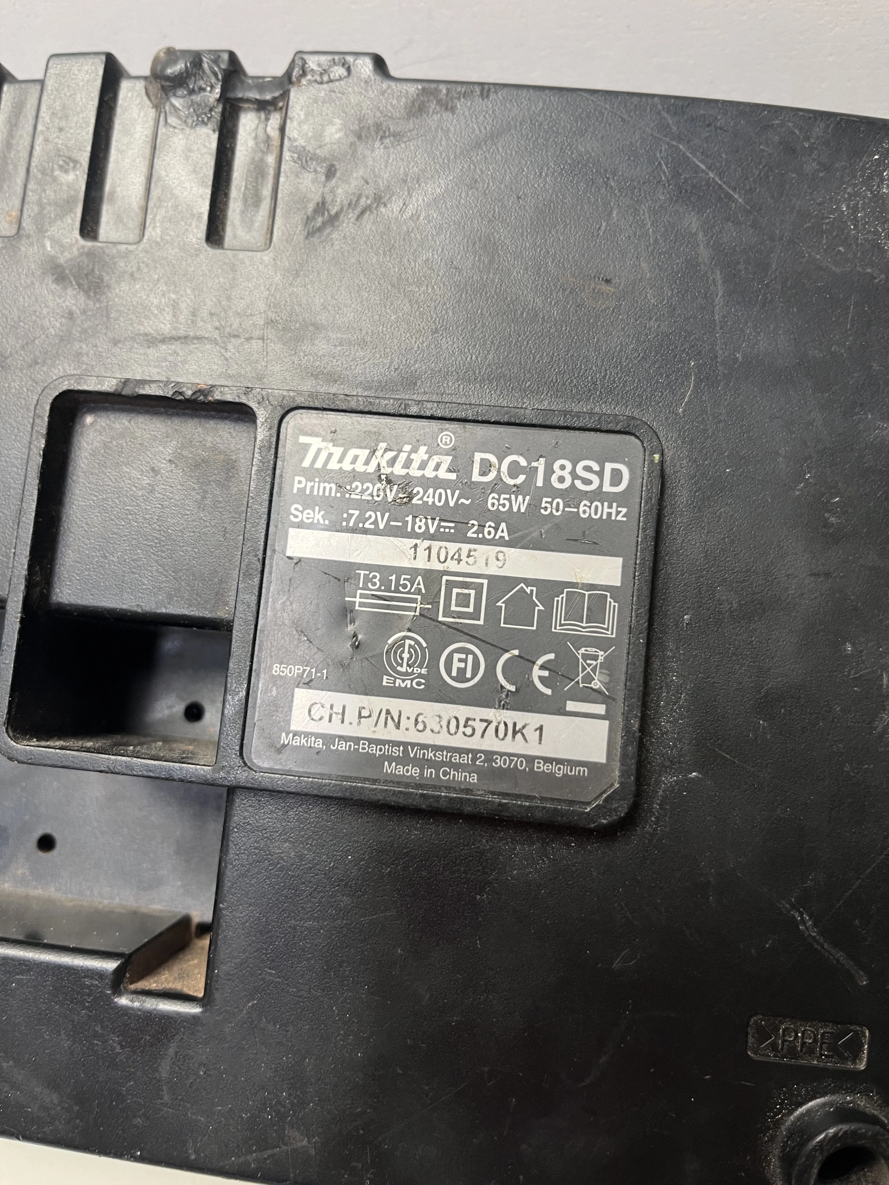 ladowarka-makita-dc18sd-kod-producenta-dc18sd