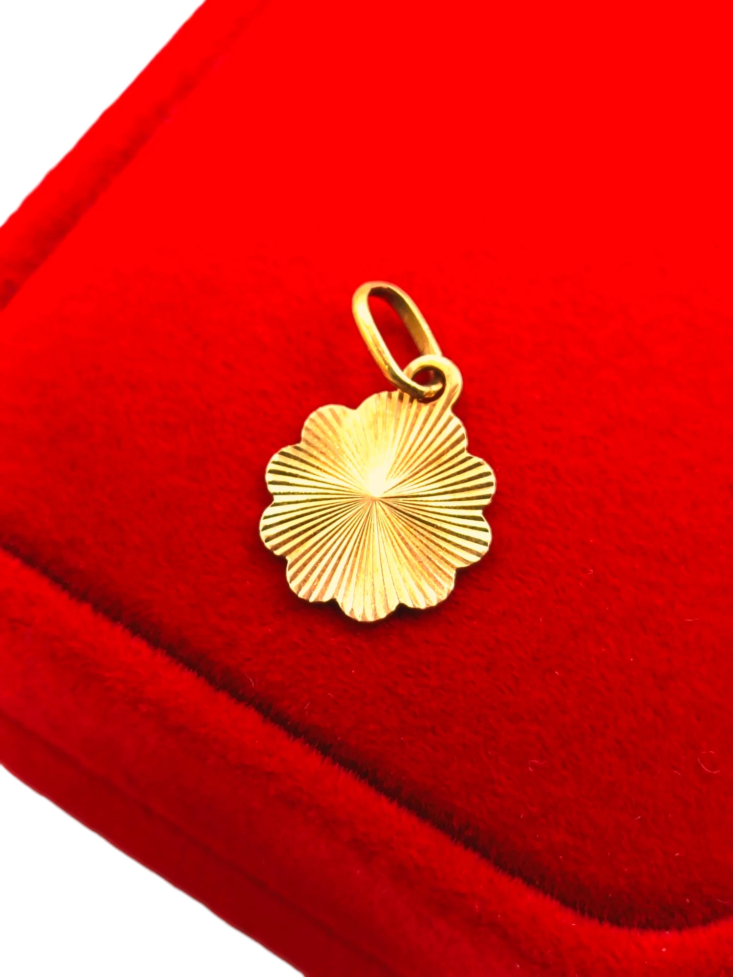 delikatna-zlota-zawieszka-052-g-pl-zygmunta-starego-17-sc-grodzisk