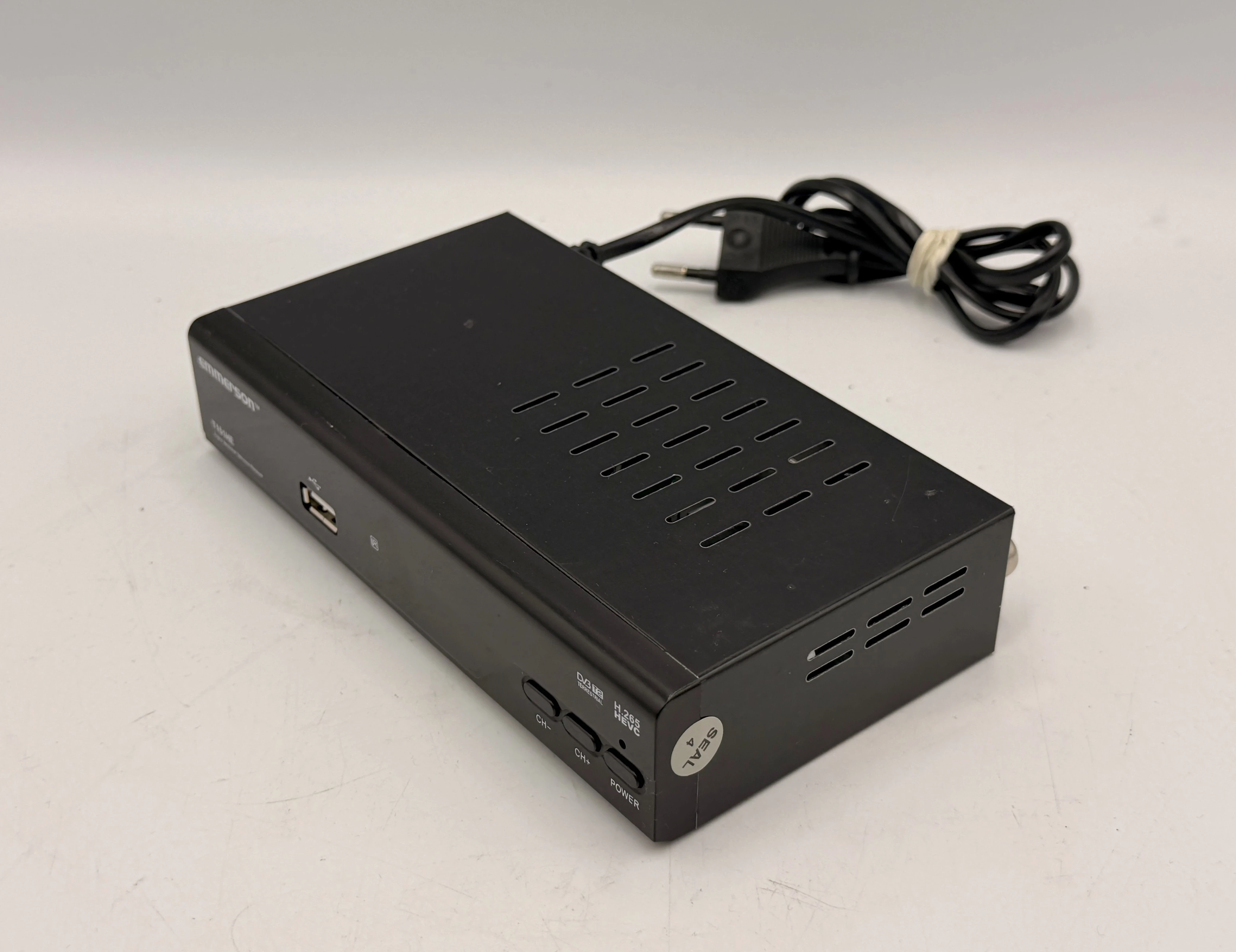 dekoder-dvb-t2-emmerson-stan-11323-2