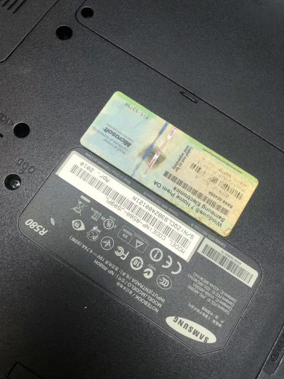 laptop-r580-samsung-czerwony-lad-przekatna-ekranu-156