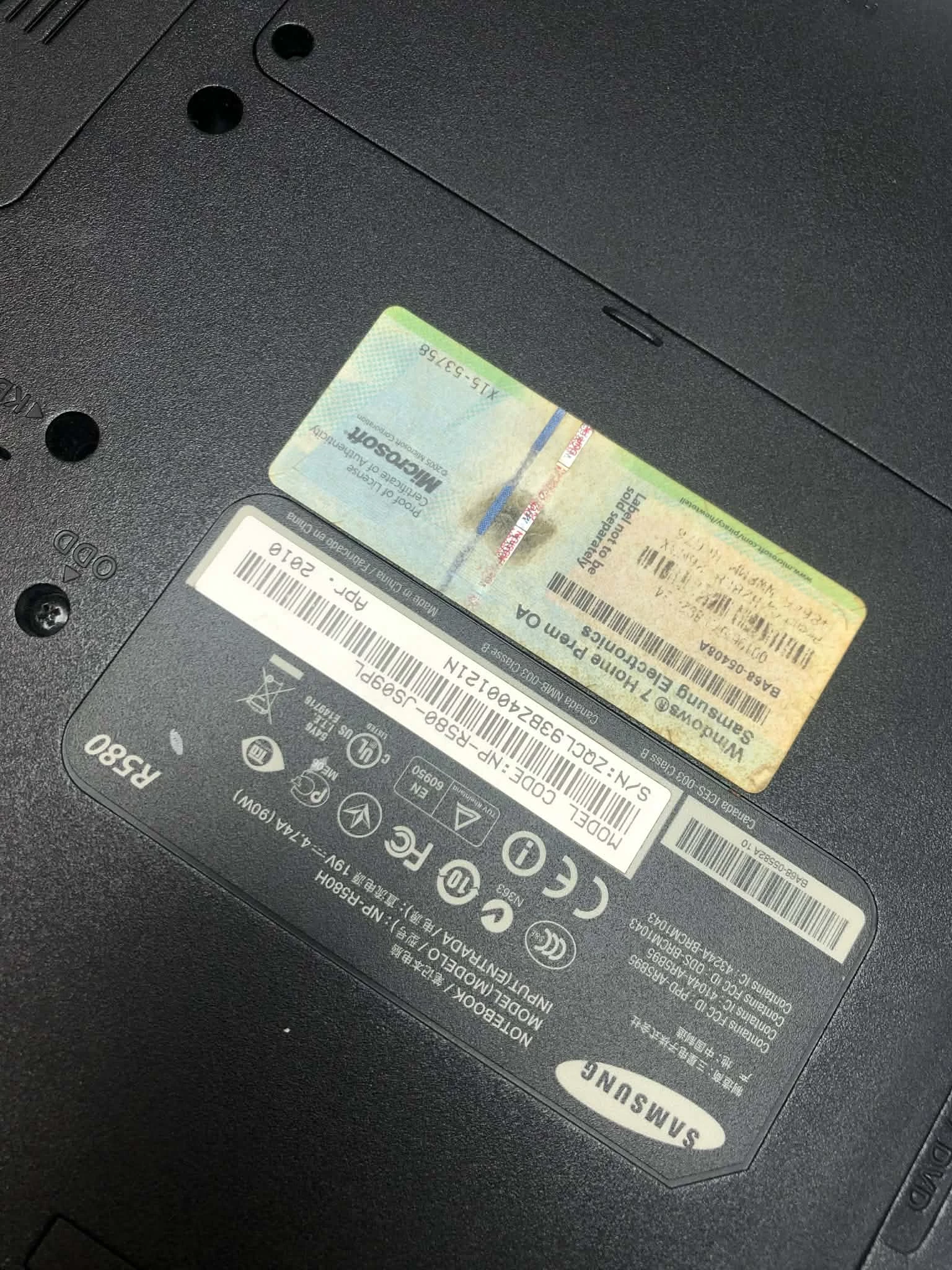 laptop-r580-samsung-czerwony-lad-przekatna-ekranu-156