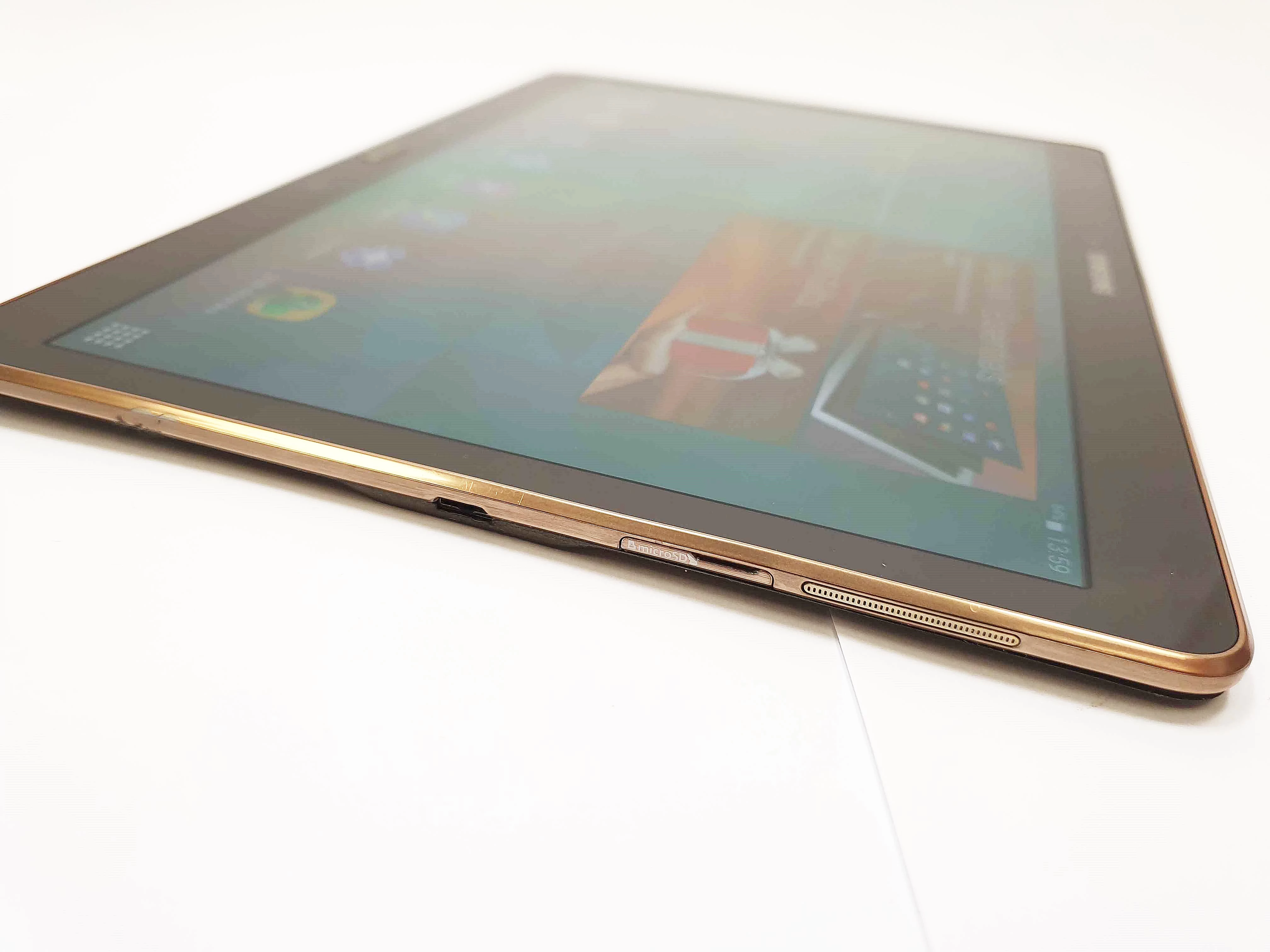 tablet-samsung-galaxy-tab-s-105-etui-stan-11323-2