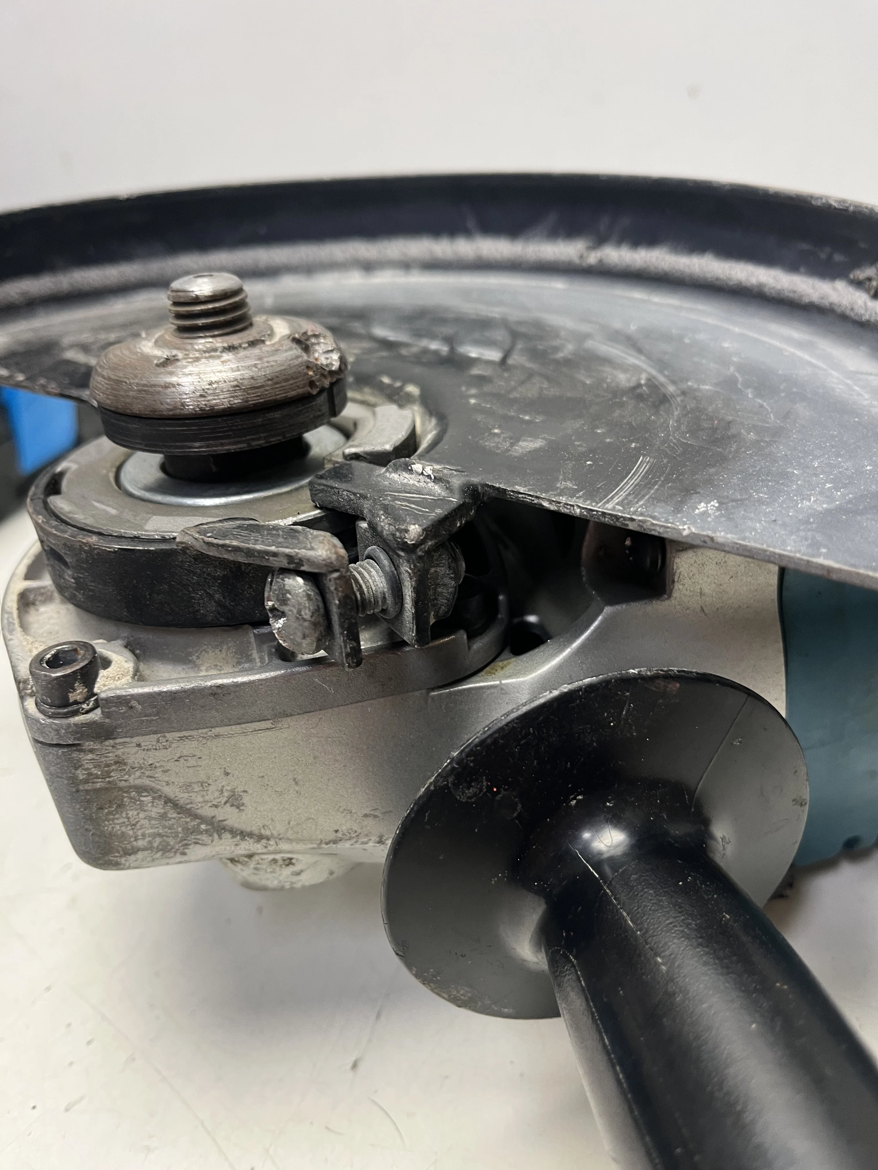 szlifierka-katowa-makita-ga9020r-kod-producenta-ga9020