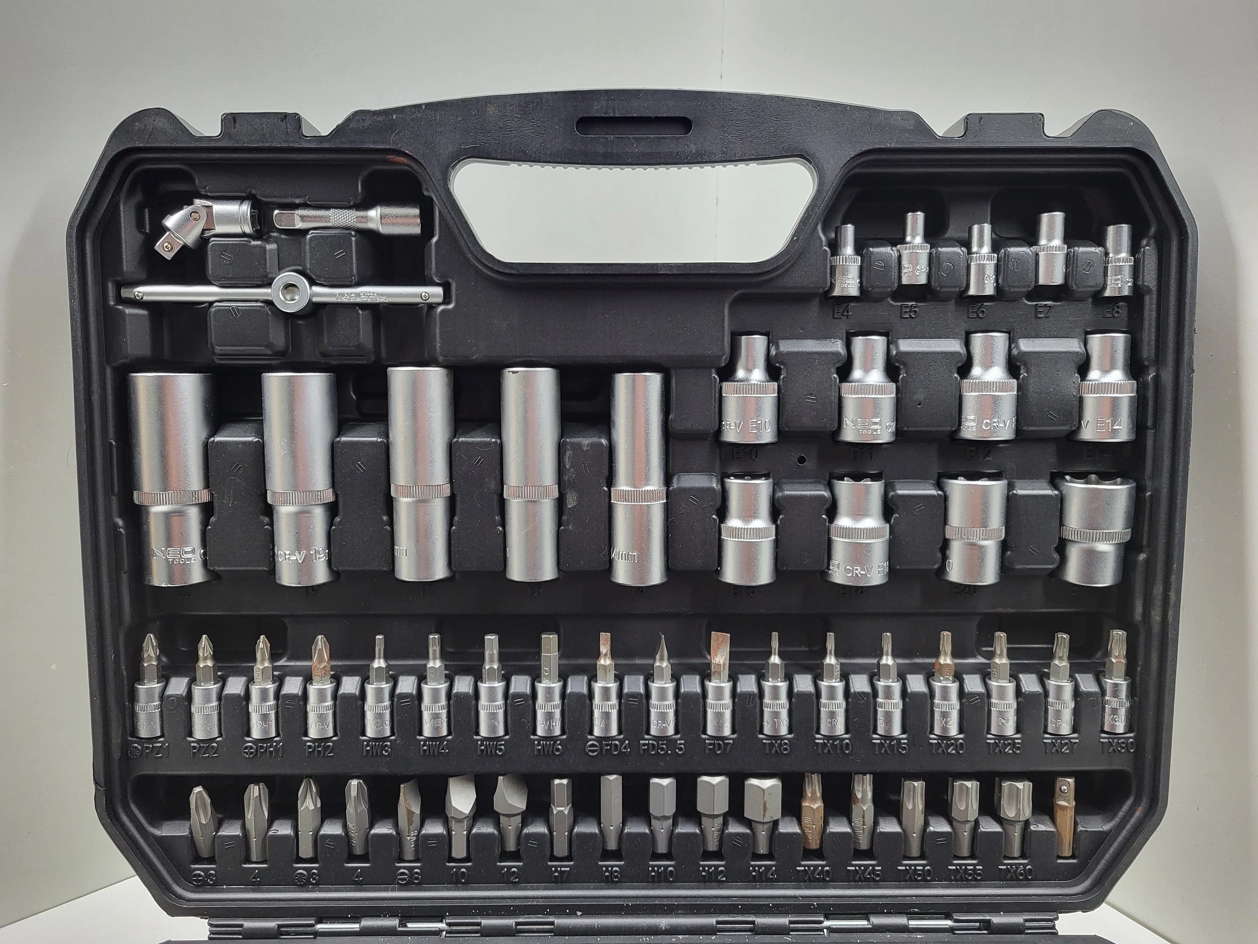 zestaw-kluczy-nasadowych-neo-tools-110-pcs-liczba-elementow-w-zestawie-40