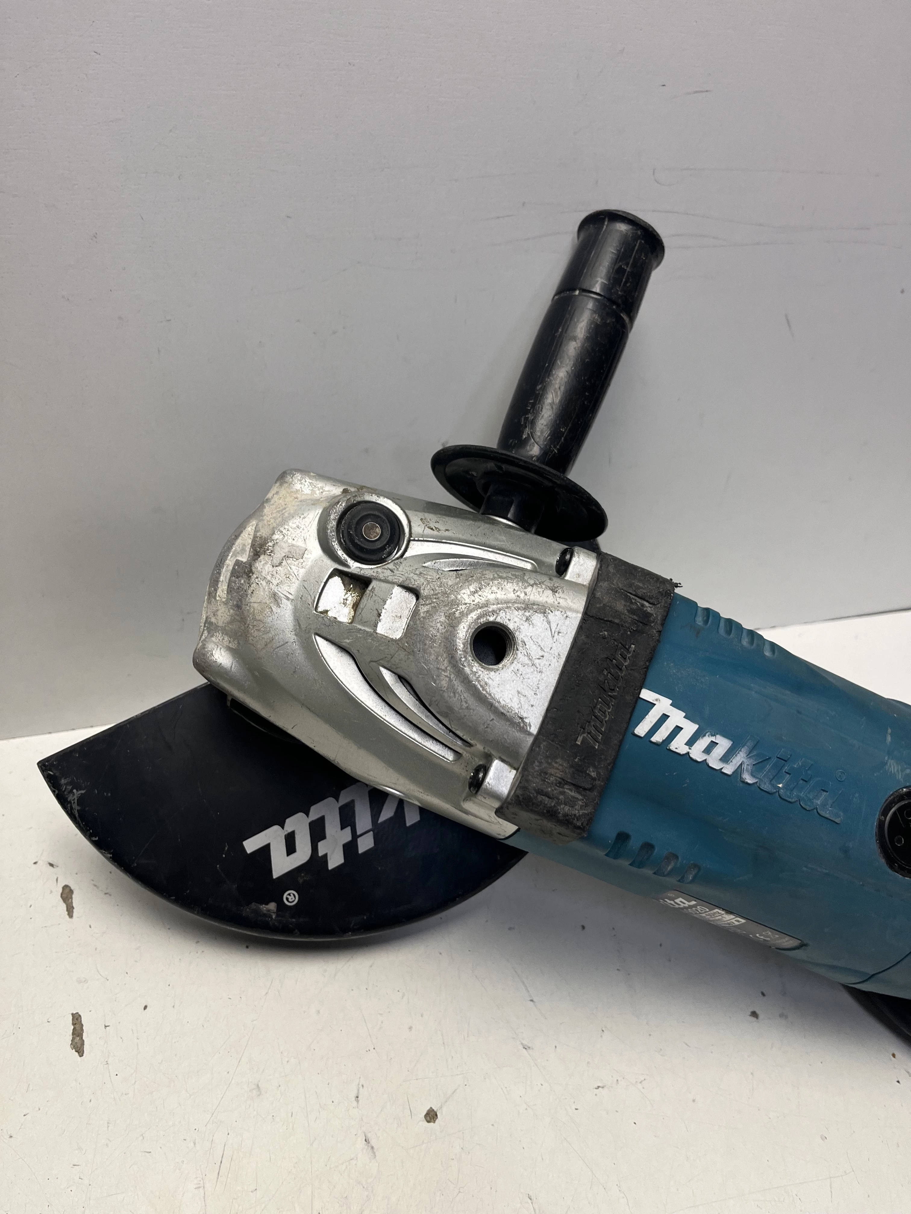 szlifierka-katowa-makita-ga9020r-marka-248811-950929