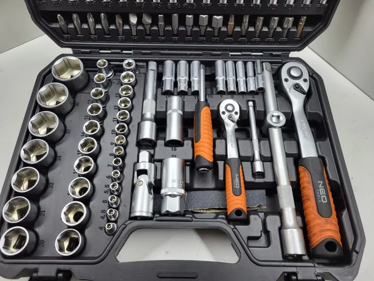 zestaw-kluczy-nasadowych-neo-tools-110-pcs-stan-11323-2