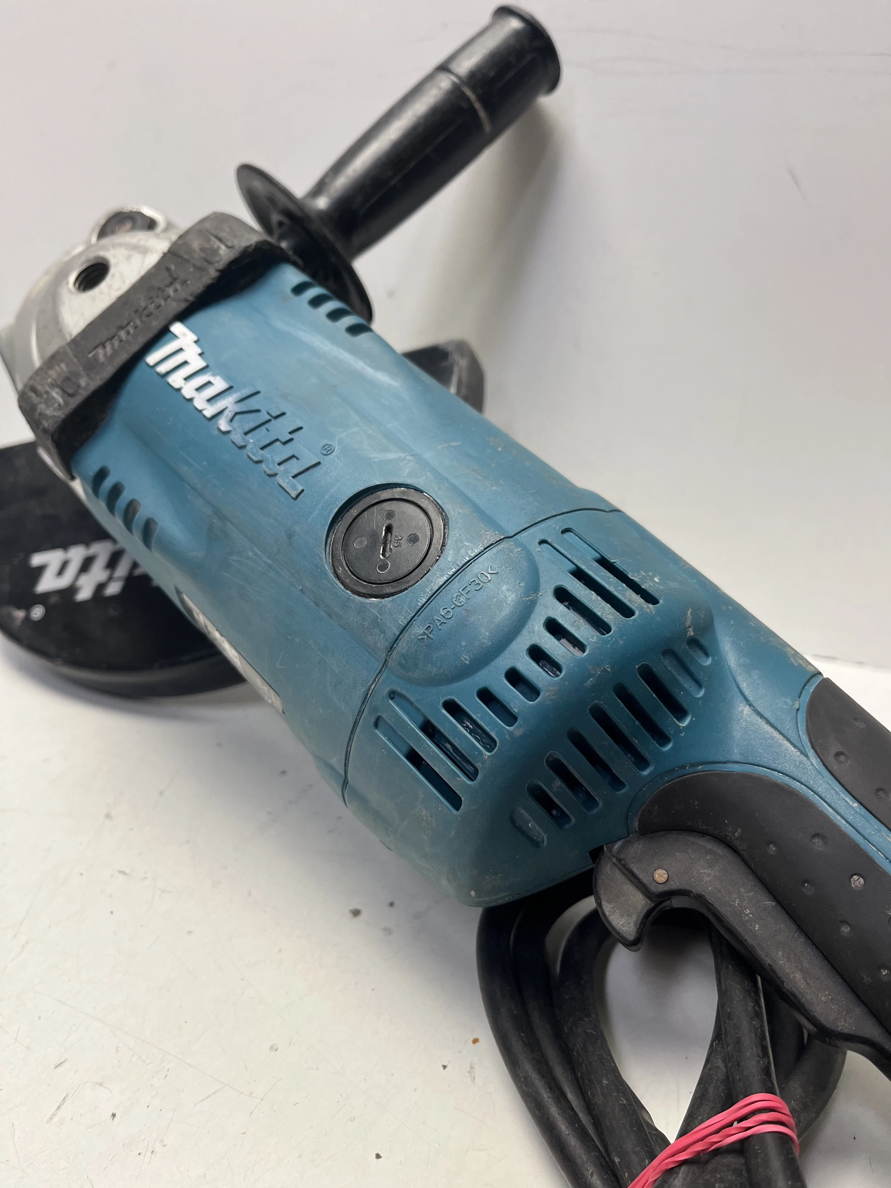 szlifierka-katowa-makita-ga9020r-ean-gtin-0088381068130