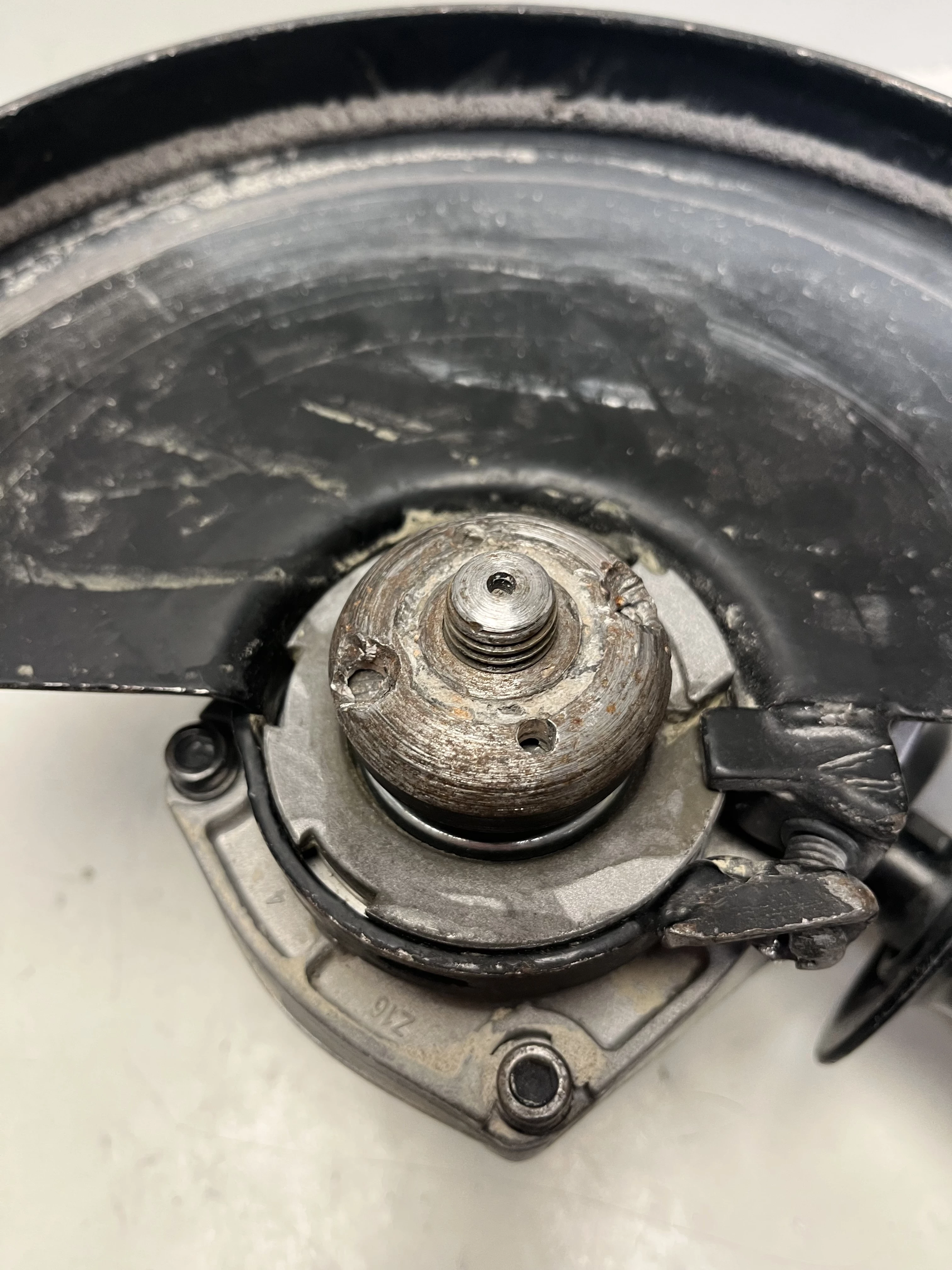 szlifierka-katowa-makita-ga9020r-rodzaj-zasilania-128529-2