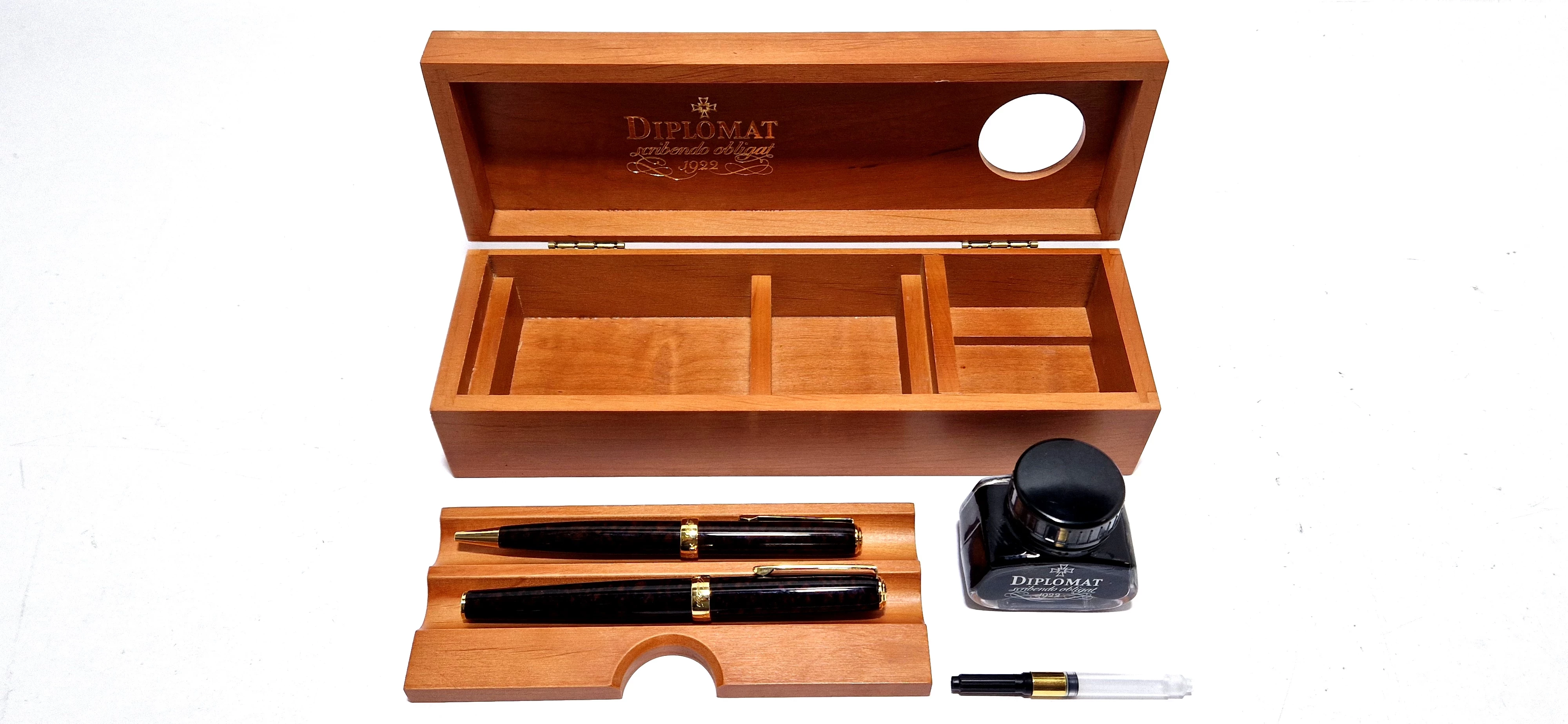 zestaw-diplomat-classic-collection-1922f-piorodlugopiskalamarz-zloto-750-warszawska-162-lomianki