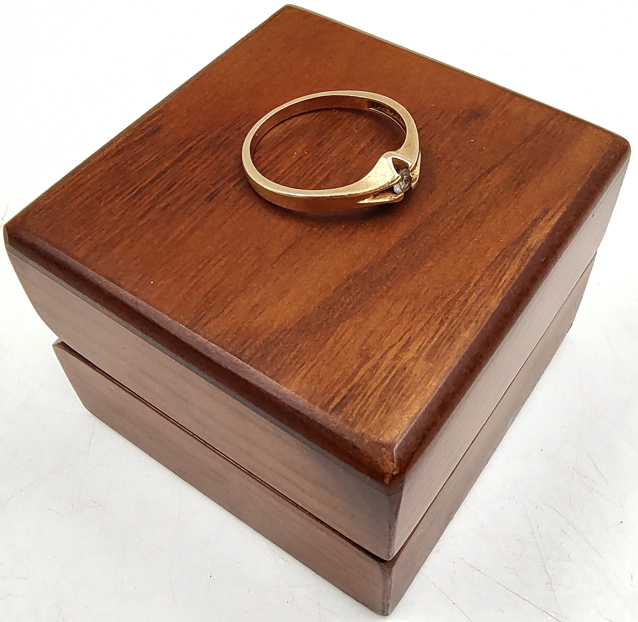 sliczny-zloty-pierscionek-z-bialym-kamieniem-585195g-rodzaj-2205-2