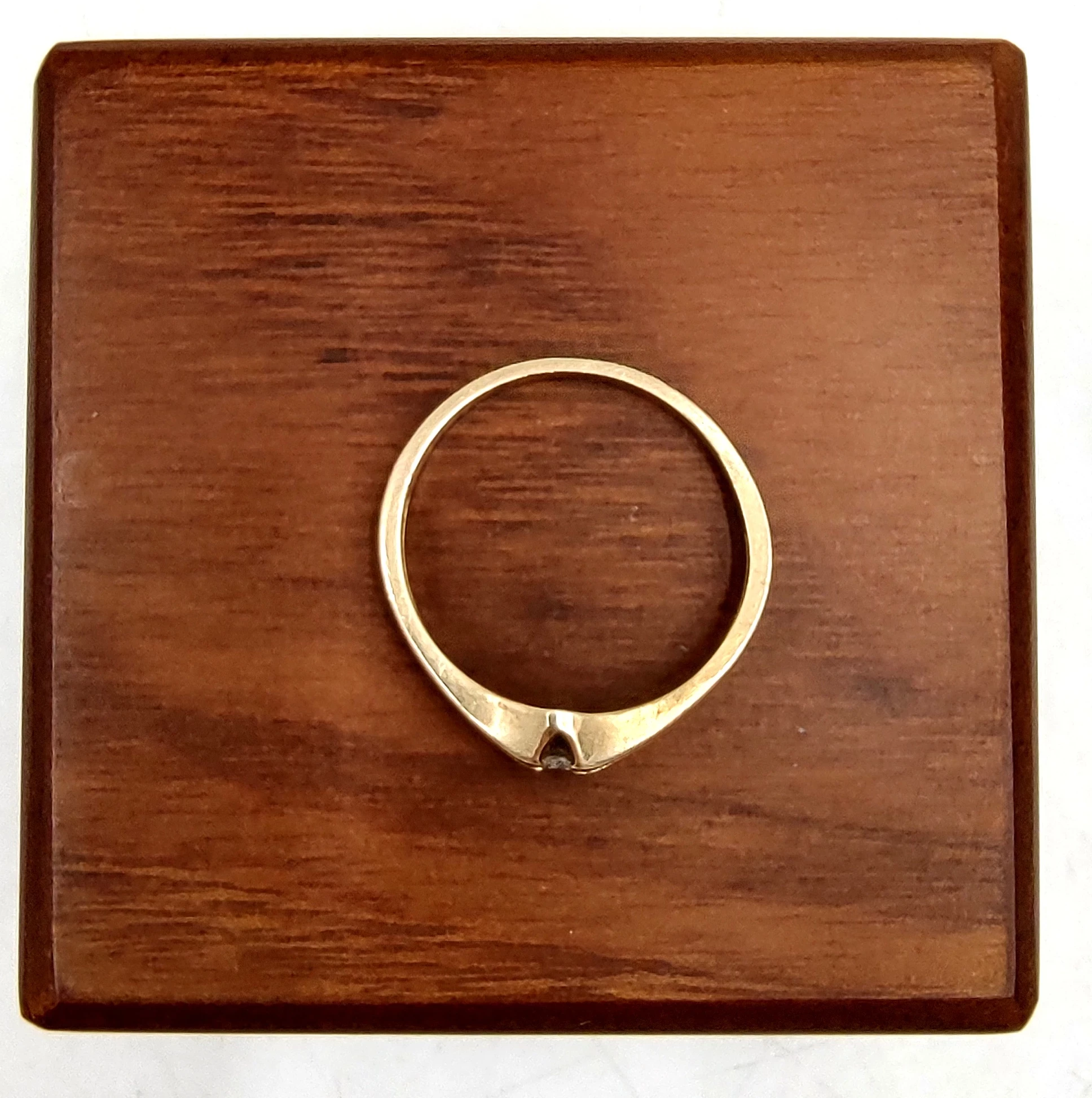 sliczny-zloty-pierscionek-z-bialym-kamieniem-585195g-kamien-17088-524288