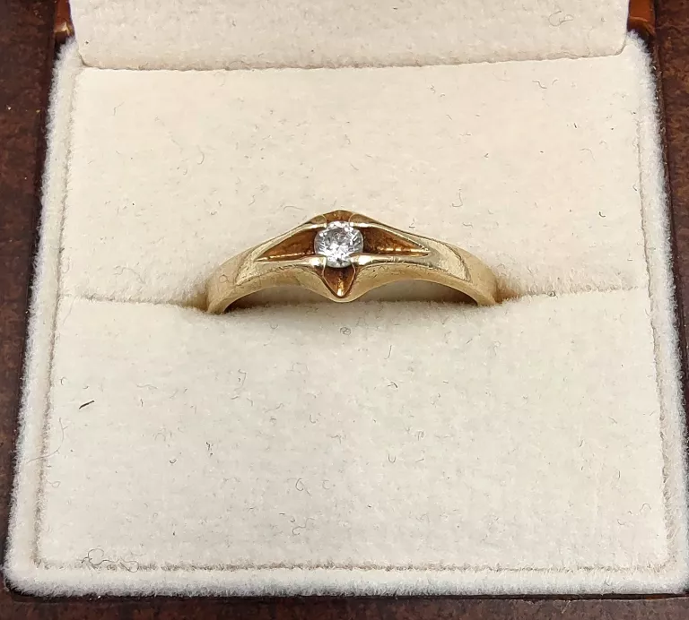 sliczny-zloty-pierscionek-z-bialym-kamieniem-585195g-i-armii-wojska-polskiego-10e-kolobrzeg