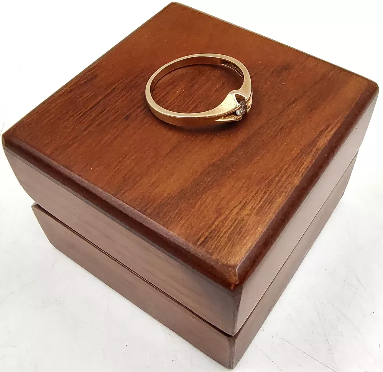 sliczny-zloty-pierscionek-z-bialym-kamieniem-585195g-rodzaj-2205-2