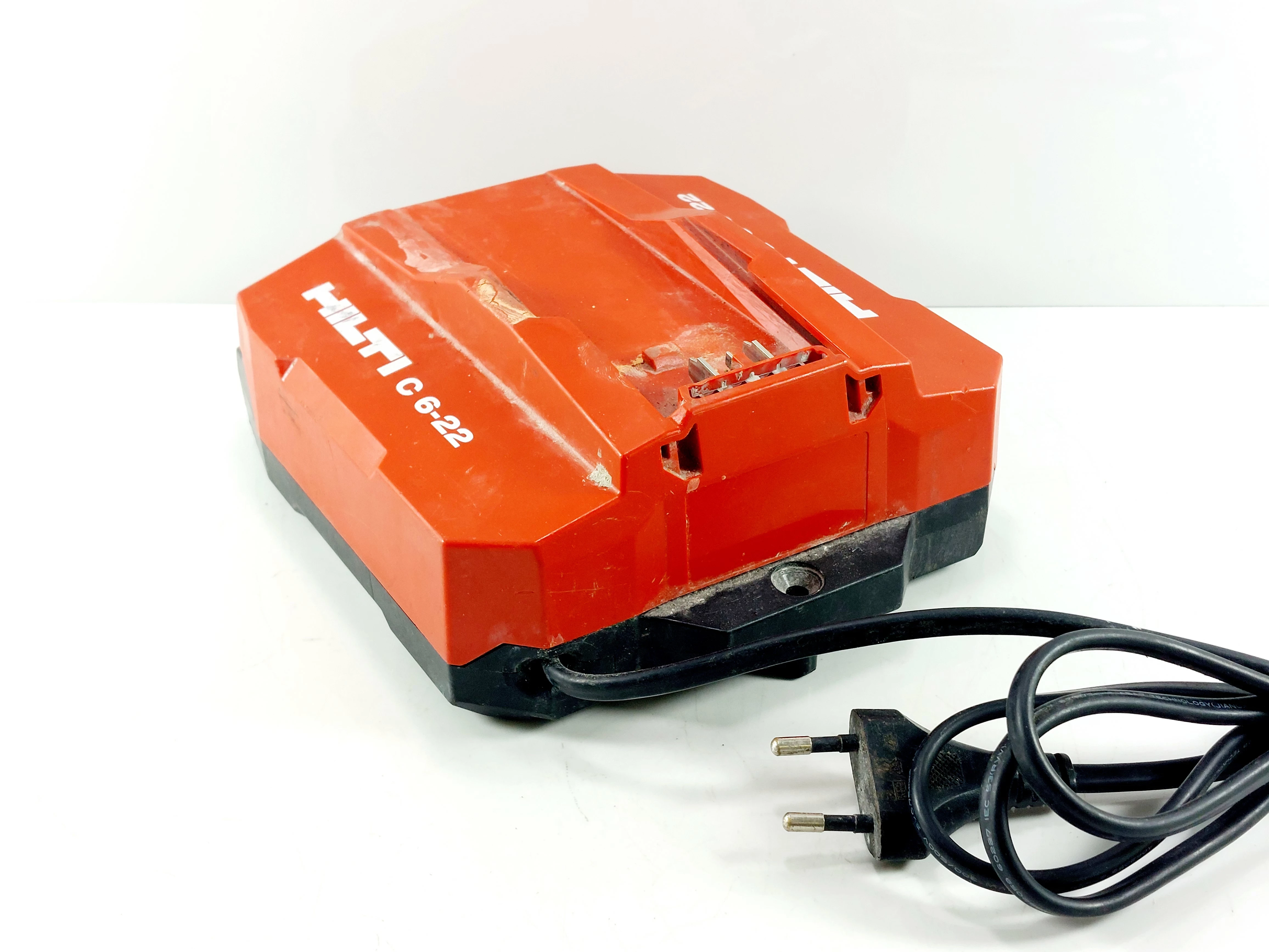 ladowarka-hilti-c-6-22-stan-11323-2